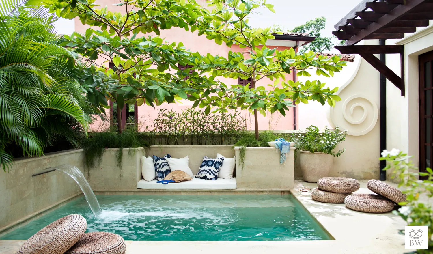 Outdoor spaces are one of our favorite things about summer. And we can always use inspiration for our outdoor spaces! Beth Webb Interiors - Erica George Dines Photography