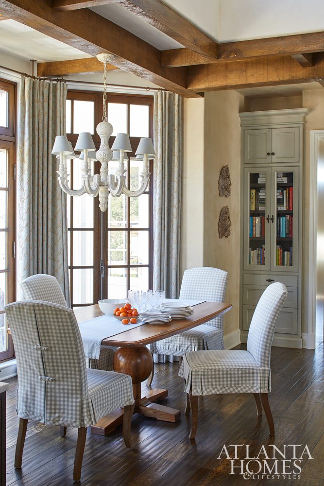 Atlanta Homes & Lifestyles | Pak Heydt & Associates Architect | Gilstrap Edwards Interiors | Lauren Rubinstein Photography | Benecki Homes -Nancy Meyers Inspired home - Nancy Meyers style - Nancy Meyers home
