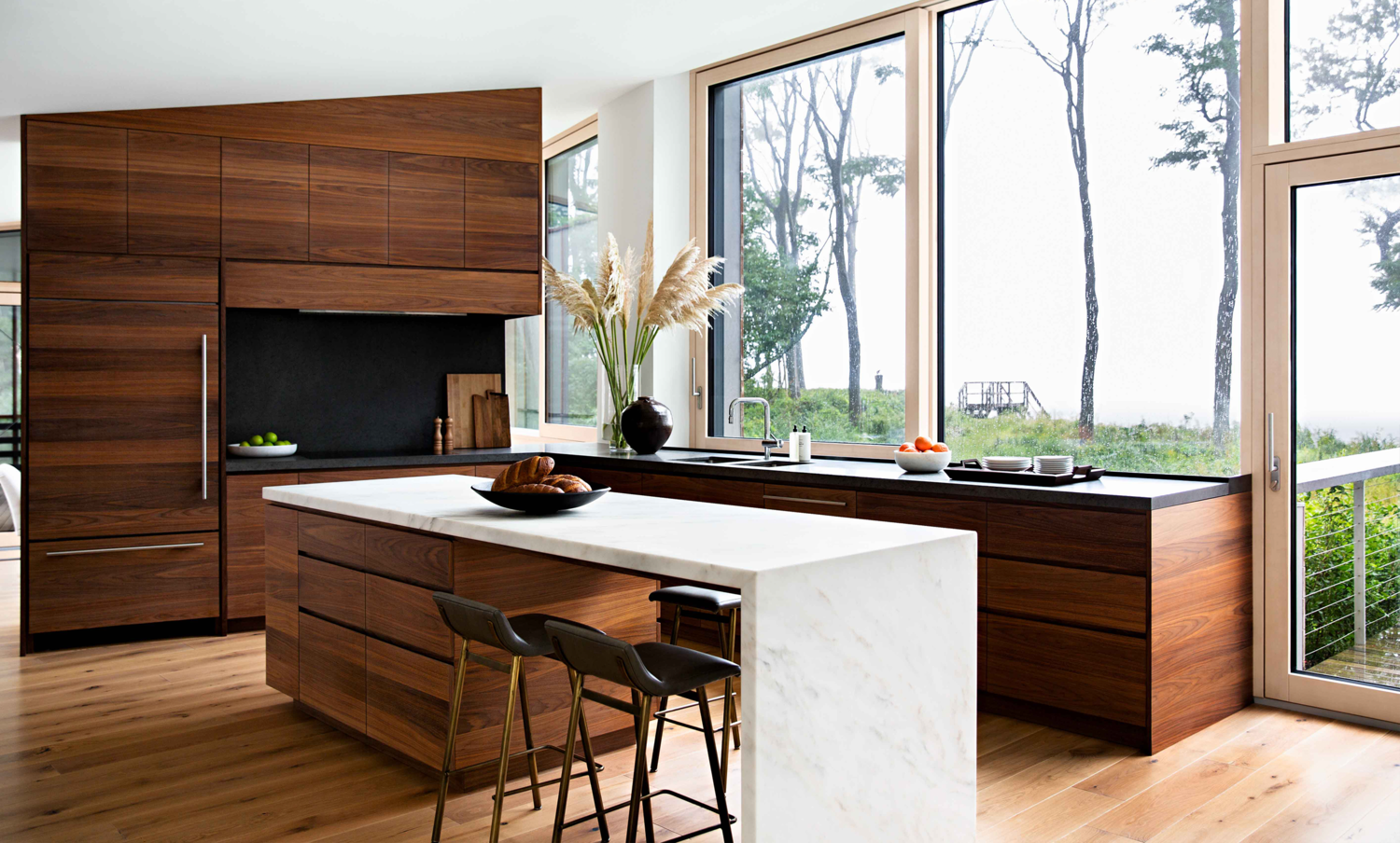 From too-beautiful-for-words foyers to living rooms with style,  Atlelier Roan by Grace Rosenstein's good taste speaks for itself! Read McKendree Photography