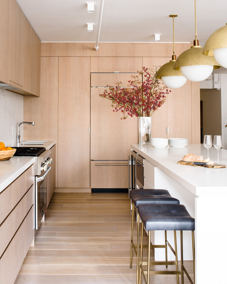 From too-beautiful-for-words foyers to living rooms with style,  Atlelier Roan by Grace Rosenstein's good taste speaks for itself! Read McKendree Photography