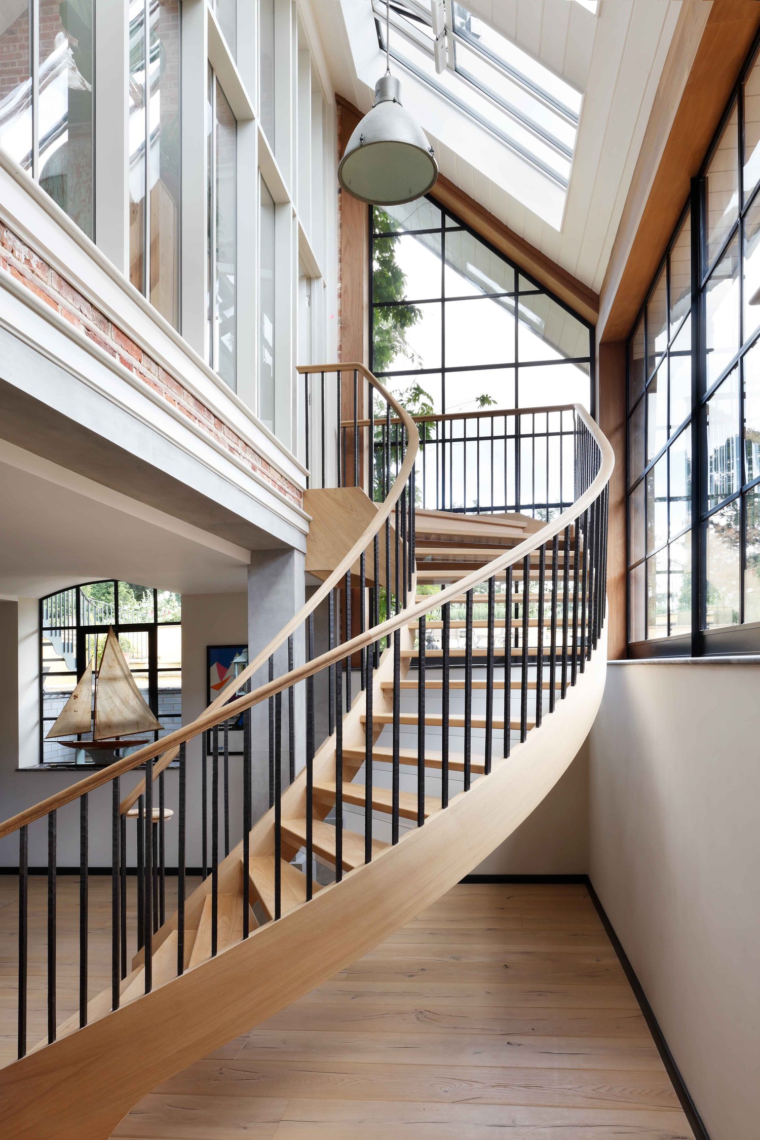 Life–and houses–are all about the details. And no one embraces that philosophy better than the designers of HÁM Interiors. From the largest room to the tiniest nook, nothing is overlooked. Alexander James Photography