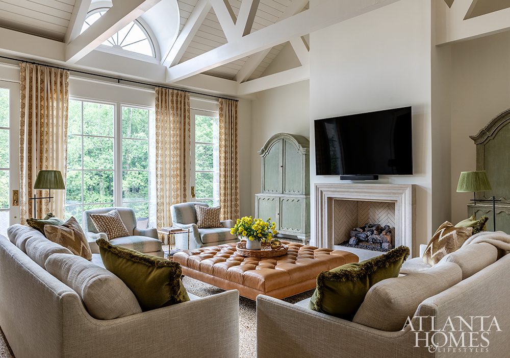 We are so excited to tour this perfectly styled home, today that hits all the high notes when it comes to style.  The designers’ eye of Architect Jonathan Lacrosse and Designer Helen Hanavich, toward preserving the best of the old while incorporating the new is nothing short of fabulous.Source:  Atlanta Homes & Lifestyles | Stylist: Alexandra Flint | | Photography: Jeff Herr -