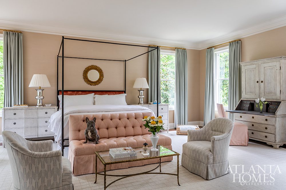 We are so excited to tour this 1920's home, today that hits all the high notes when it comes to style.  The designers’ eye of Architect Jonathan Lacrosse and Designer Helen Hanavich, toward preserving the best of the old while incorporating the new is nothing short of fabulous.Source:  Atlanta Homes & Lifestyles | Stylist: Alexandra Flint | Photography: Jeff Herr