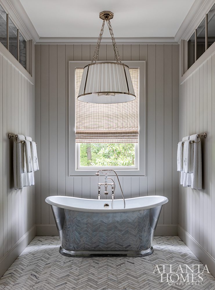 We are so excited to tour this 1920's home, today that hits all the high notes when it comes to style.  The designers’ eye of Architect Jonathan Lacrosse and Designer Helen Hanavich, toward preserving the best of the old while incorporating the new is nothing short of fabulous.Source:  Atlanta Homes & Lifestyles | Stylist: Alexandra Flint | Photography: Jeff Herr