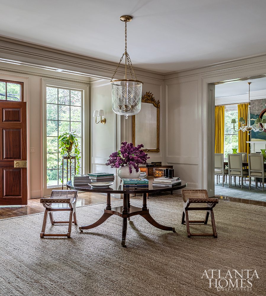 We are so excited to tour this perfectly styled home, today that hits all the high notes when it comes to style.  The designers’ eye of Architect Jonathan Lacrosse and Designer Helen Hanavich, toward preserving the best of the old while incorporating the new is nothing short of fabulous.Source:  Atlanta Homes & Lifestyles | Stylist: Alexandra Flint | | Photography: Jeff Herr -