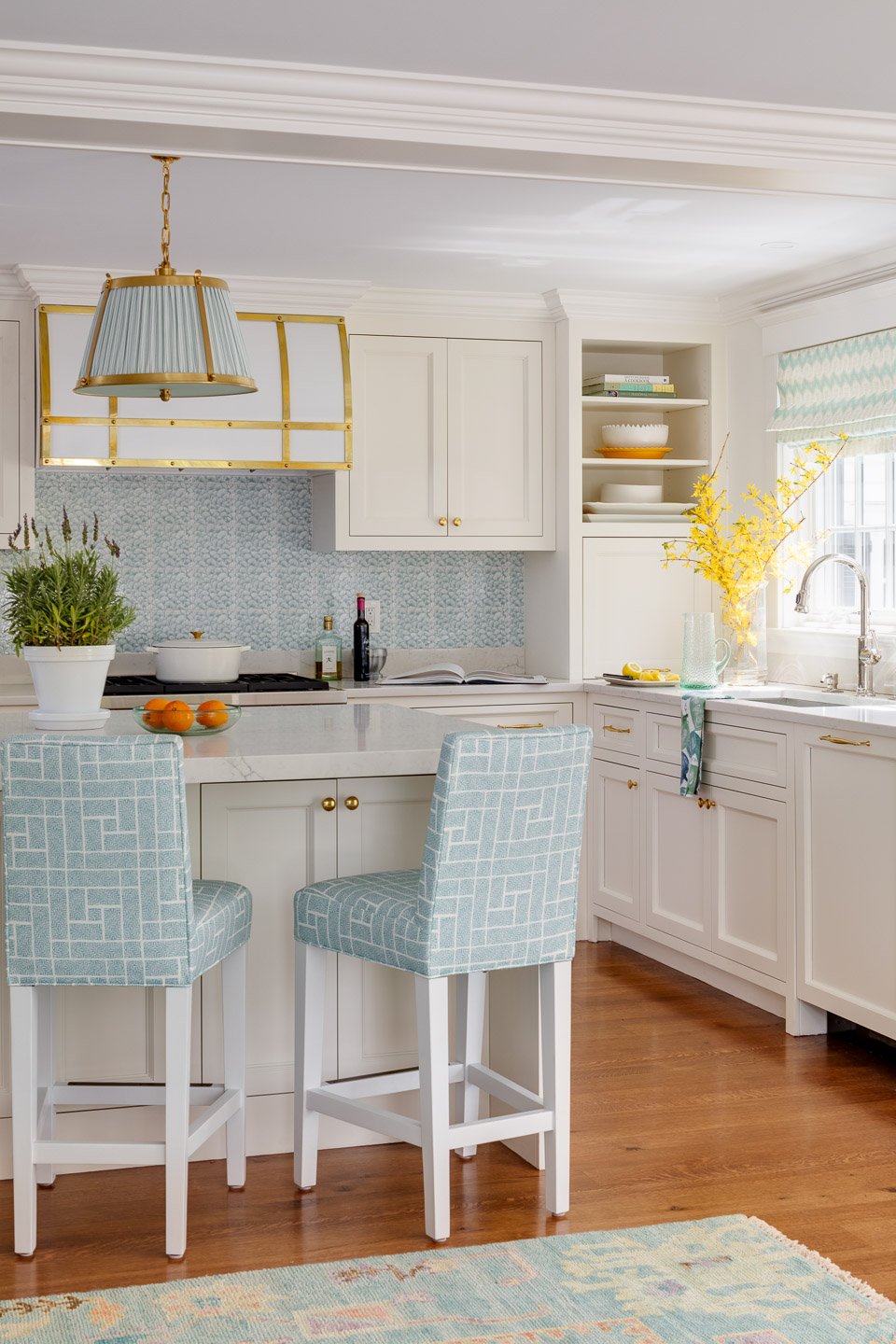 Today we are so excited to showcase 10 of our favorite kitchens from Digs Design Company.  The designer creates the perfect kitchen for each home and has us teeming with inspiration. Greg Premru Photography