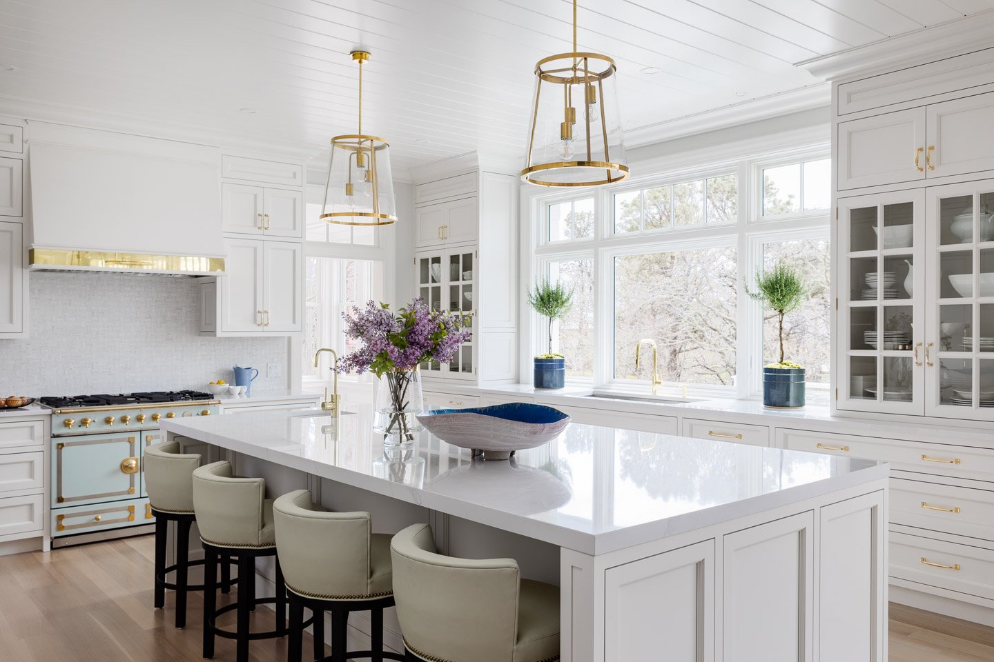 Today we are so excited to showcase 10 of our favorite kitchens from Digs Design Company.  The designer creates the perfect kitchen for each home and has us teeming with inspiration. Greg Premru Photography