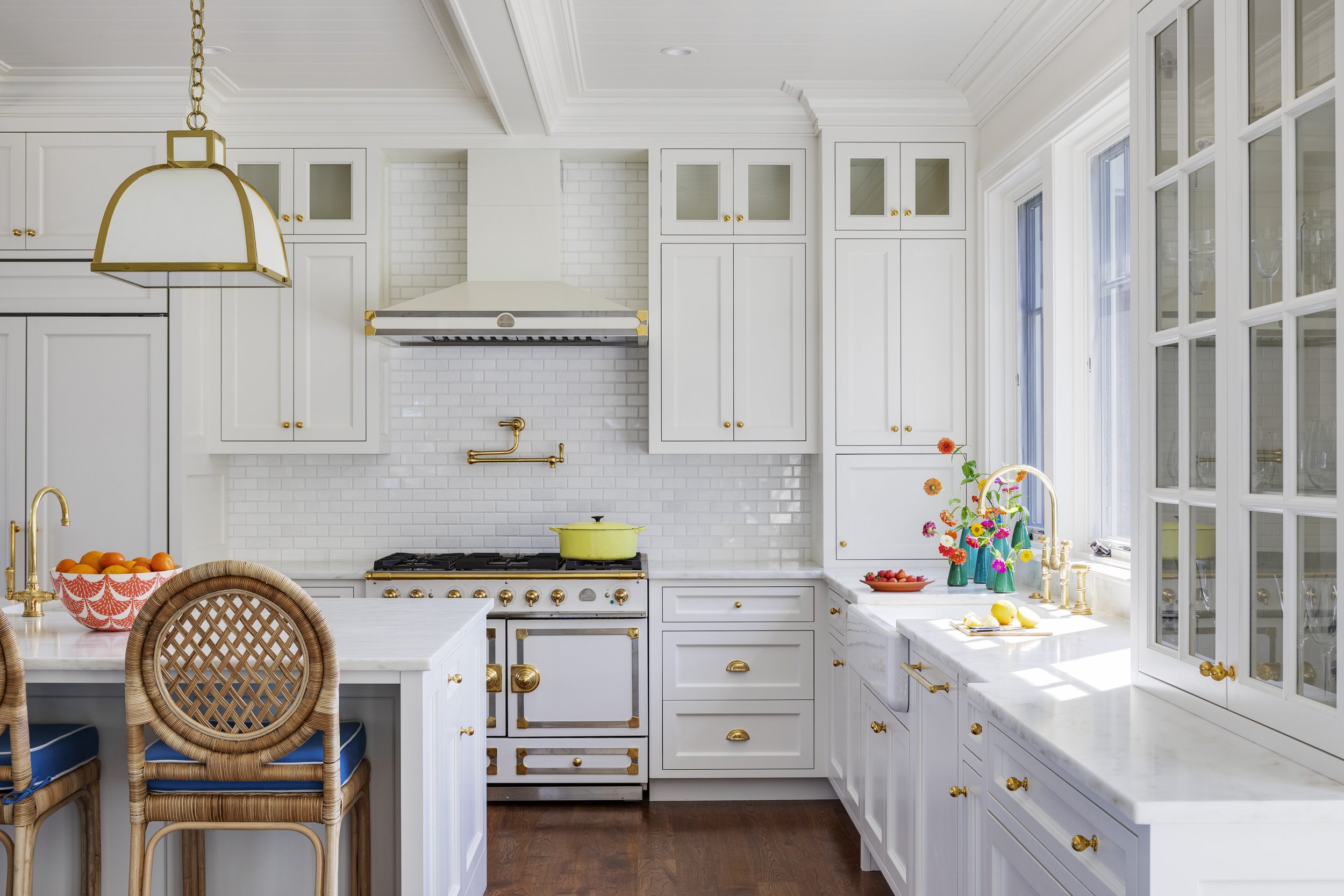 Today we are so excited to showcase 10 of our favorite kitchens from Digs Design Company.  The designer creates the perfect kitchen for each home and has us teeming with inspiration. Greg Premru Photography