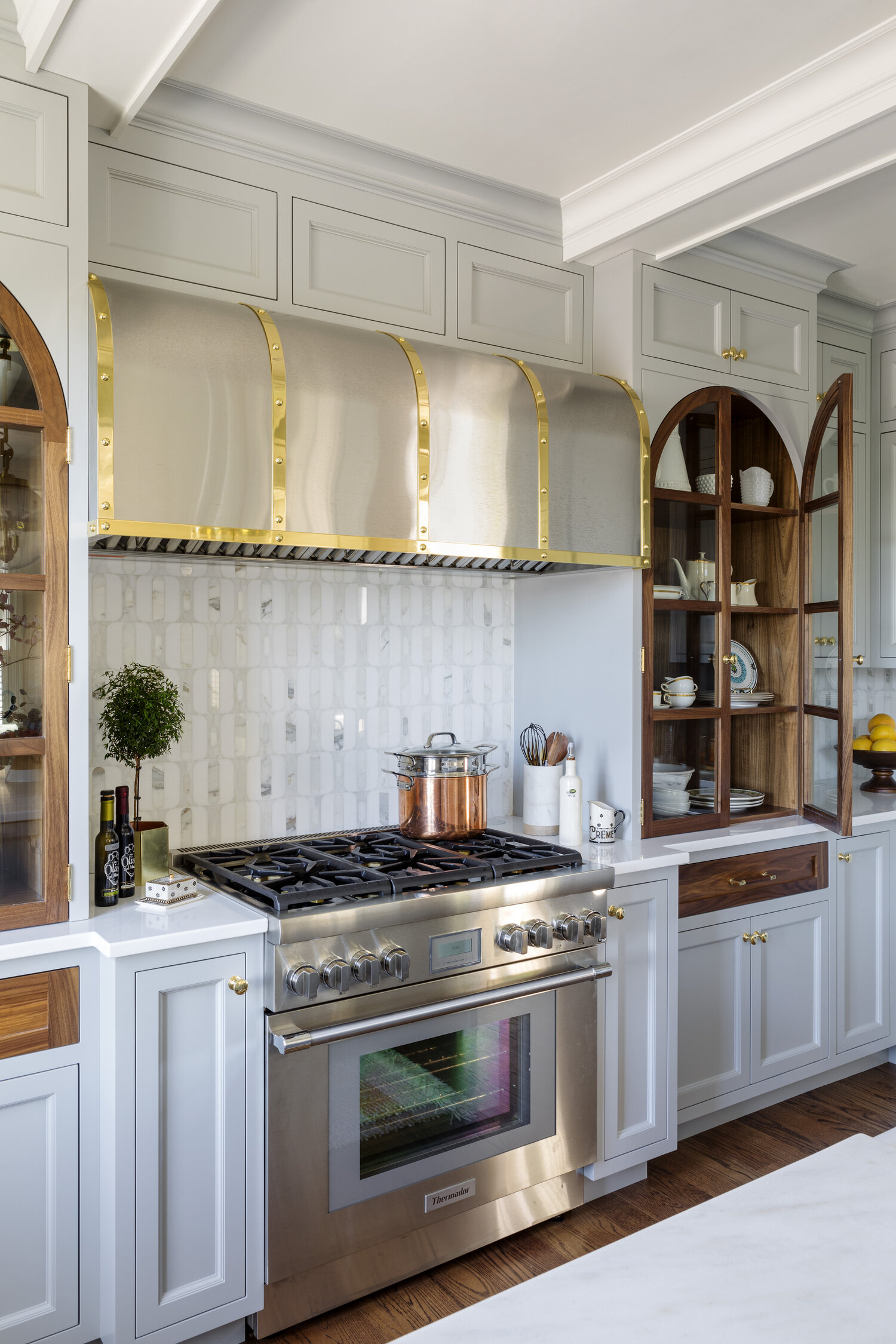 Today we are so excited to showcase 10 of our favorite kitchens from Digs Design Company.  The designer creates the perfect kitchen for each home and has us teeming with inspiration. Greg Premru Photography