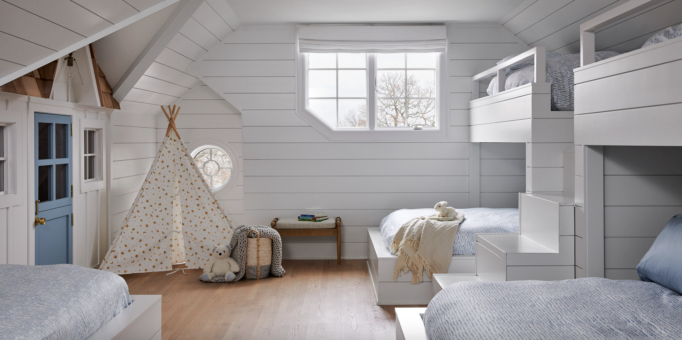 Chic, clean interiors with just the right amount of personality are hallmarks of this talented designer’s style. Take a break, take a peek, and let us know which space of Cory Connor 's is your favorite. Laura Moss PHotography