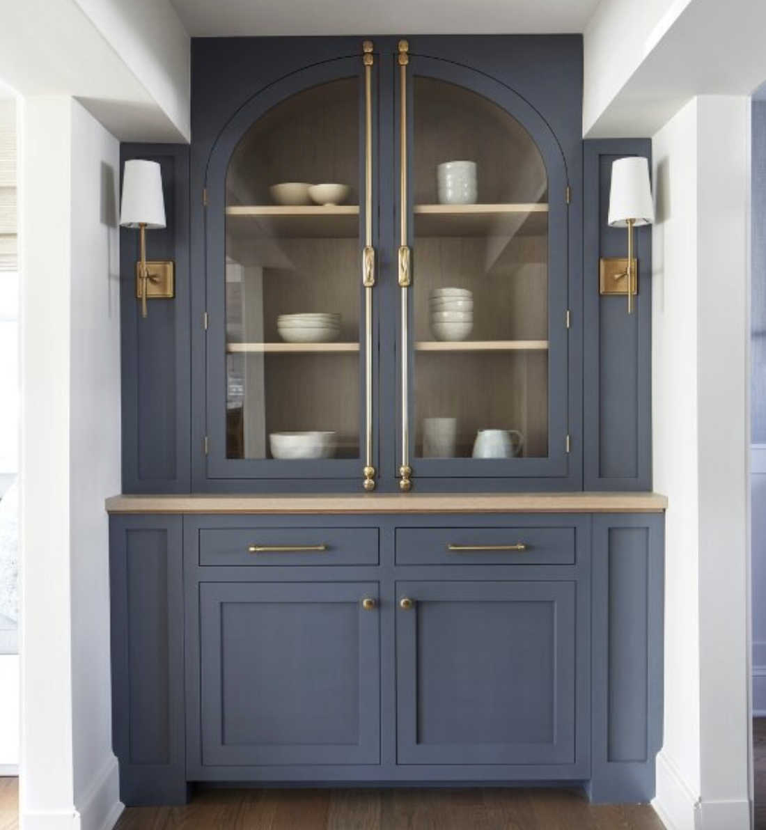 Chic, clean interiors with just the right amount of personality are hallmarks of this talented designer’s style. Take a break, take a peek, and let us know which space of Cory Connor 's is your favorite. Laura Moss PHotography