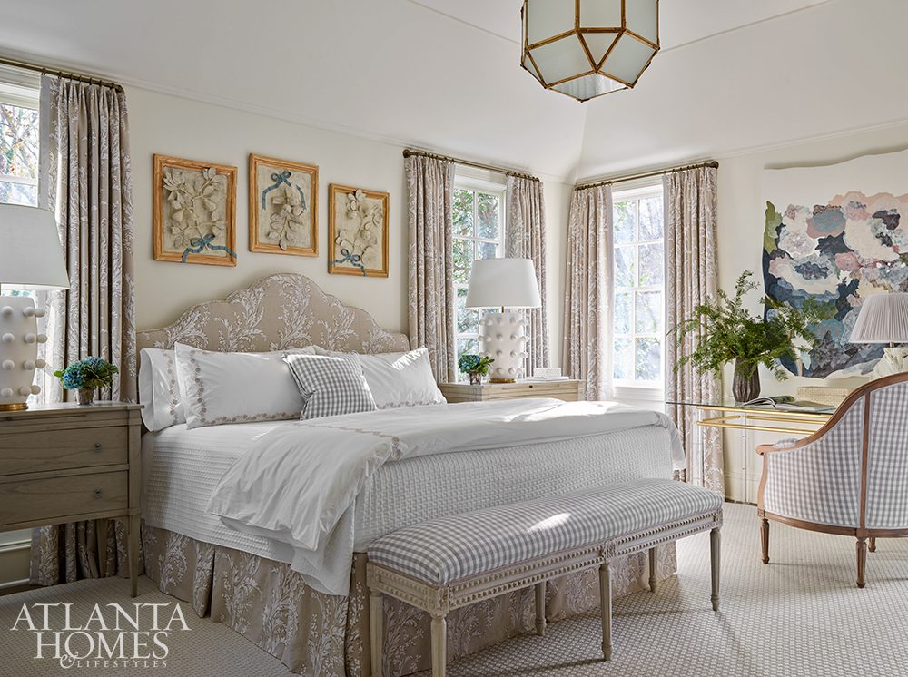 If you're looking for an amazing tour today, this fabulous home designed by Courtney Giles in Atlanta Homes & Lifestyles won't disappoint!  Traditional elements with the right mix of modern, hints of glamour in all the right places and architectural details that accentuate at every turn, this beautiful space is just the right kind of chic.