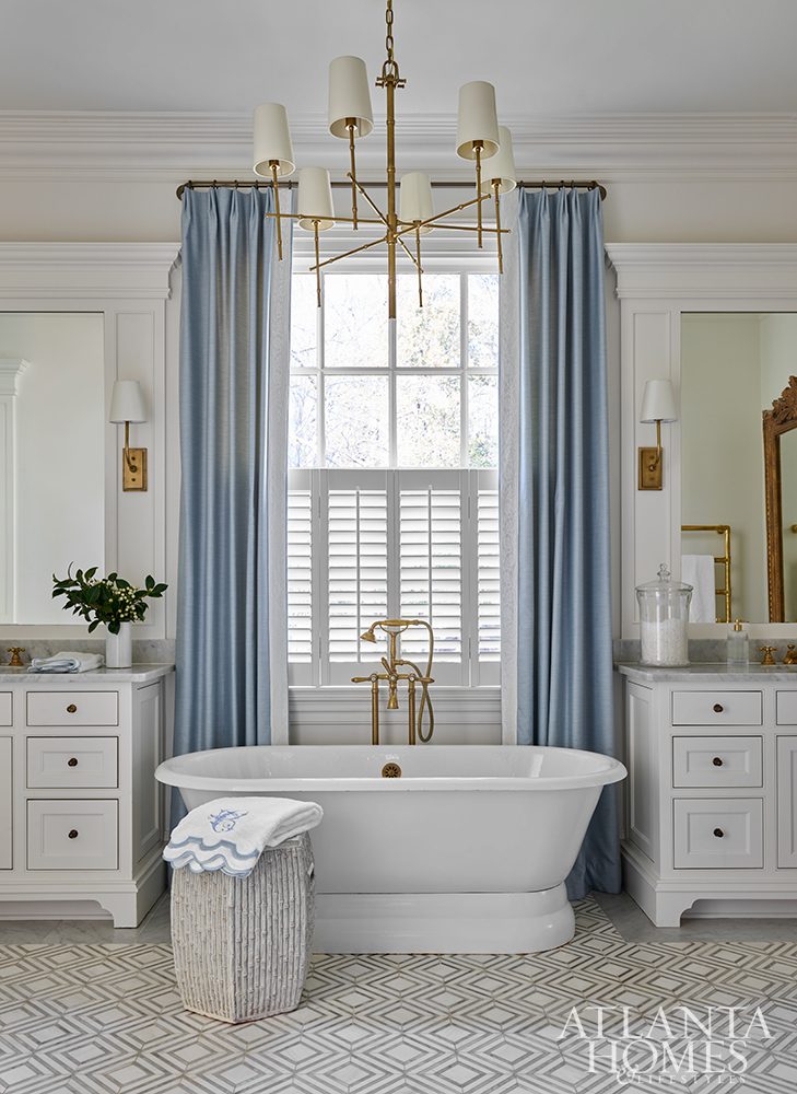 If you're looking for an amazing tour today, this fabulous home designed by Courtney Giles in Atlanta Homes & Lifestyles won't disappoint!  Traditional elements with the right mix of modern, hints of glamour in all the right places and architectural details that accentuate at every turn, this beautiful space is just the right kind of chic.
