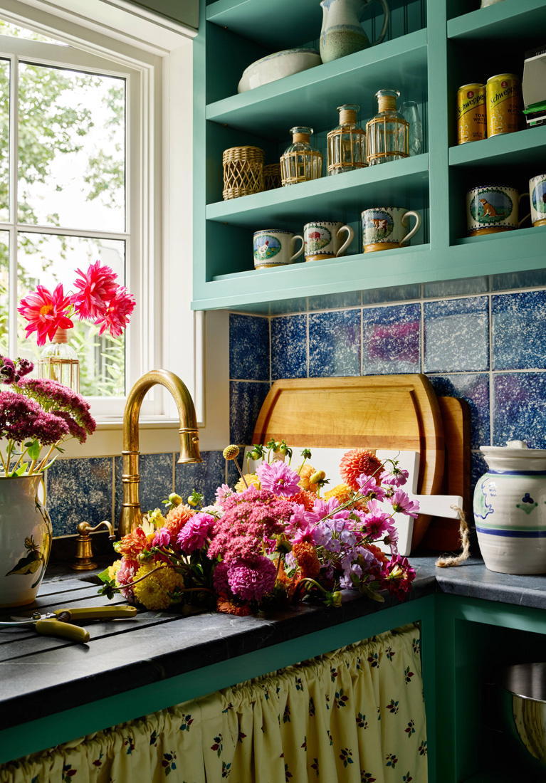 Photo by Read McKendree | Styling by Mieke ten Have | We don’t know about you, but we love homes with history, with a sense of time and place and a style all their own.  Maybe that’s what first drew us to Lilse McKenna Inc and the iconic spaces she creates. Her designer's eye for preserving the best of the old while incorporating the new is nothing short of fabulous. 