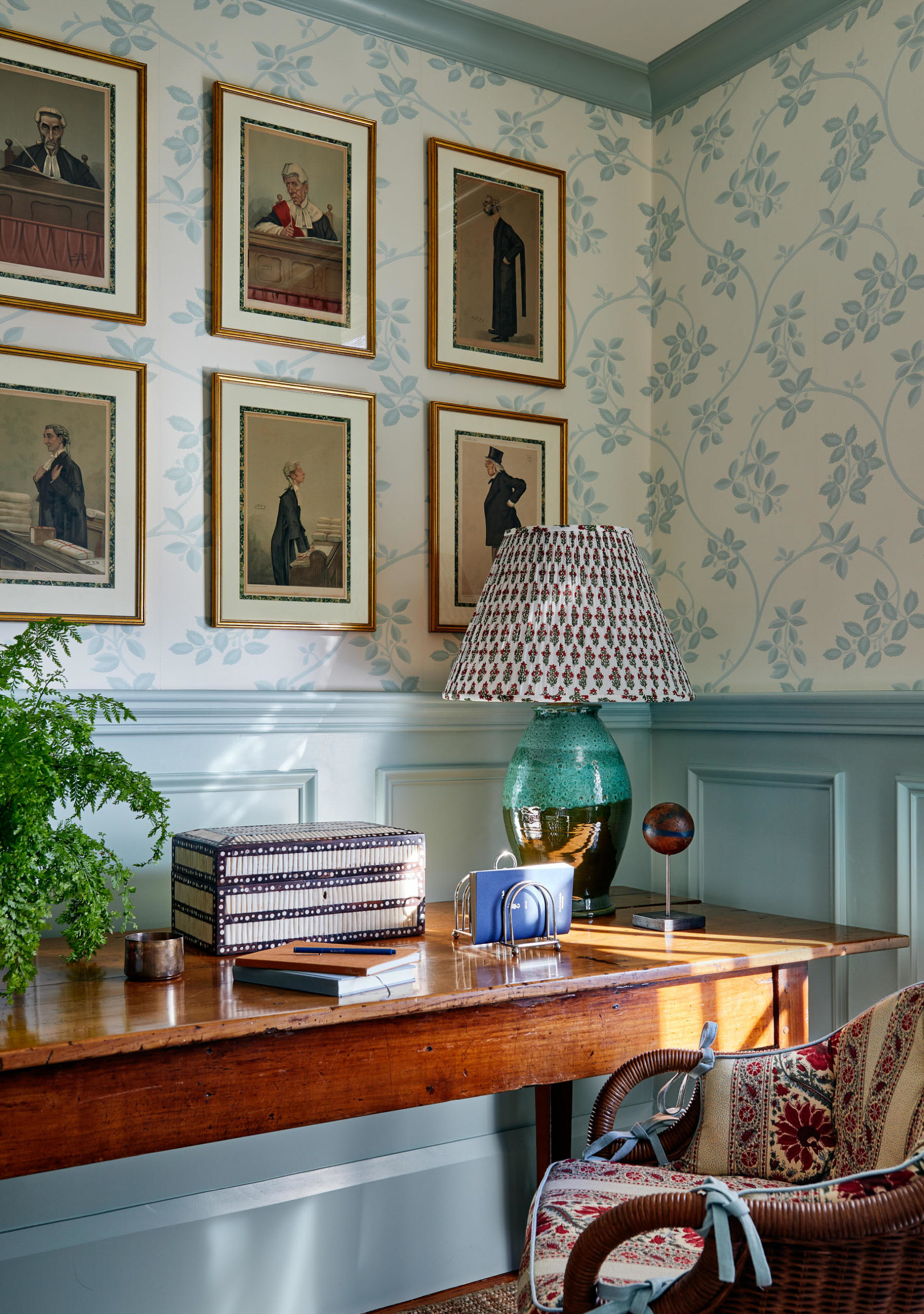 Photo by Read McKendree Styling Alexandra Morris| We don’t know about you, but we love homes with history, with a sense of time and place and a style all their own.  Maybe that’s what first drew us to Lilse McKenna and the iconic spaces she creates. Her designer's eye toward preserving the best of the old while incorporating the new is nothing short of fabulous. 