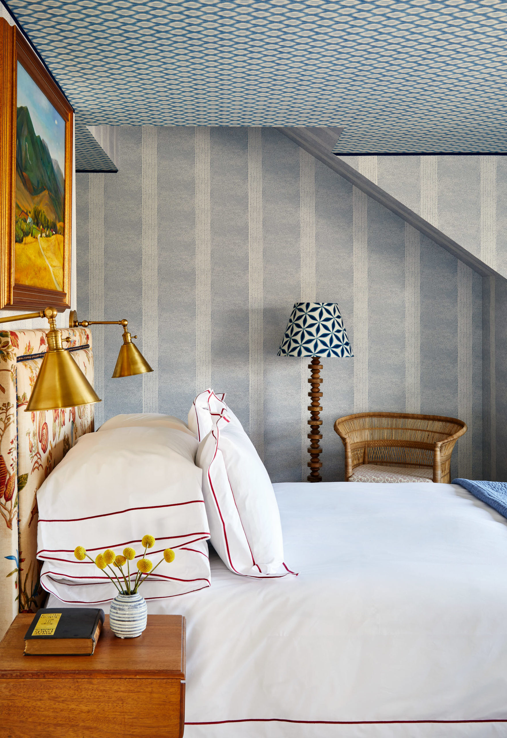 Photo by Read McKendree Styling Alexandra Morris| We don’t know about you, but we love homes with history, with a sense of time and place and a style all their own.  Maybe that’s what first drew us to Lilse McKenna and the iconic spaces she creates. Her designer's eye toward preserving the best of the old while incorporating the new is nothing short of fabulous. 