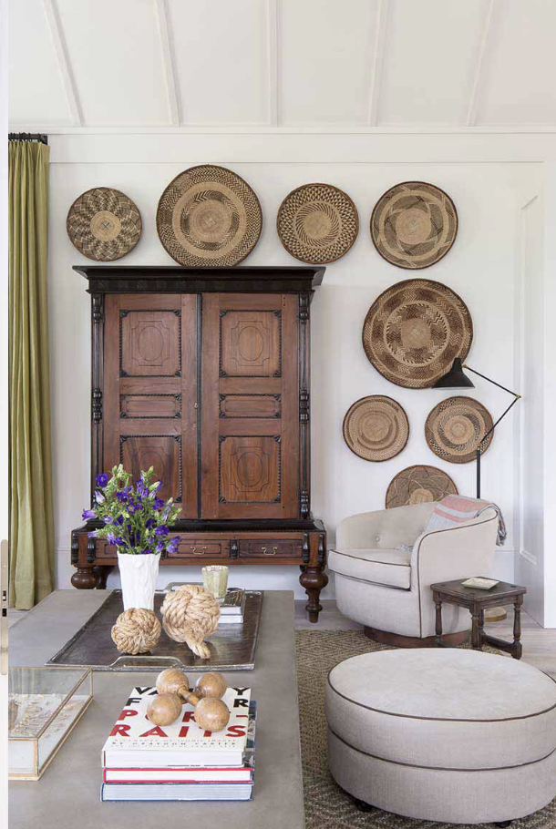 Polished yet laid-back, elegant yet welcoming, Oliva O'Bryan creates effortlessly chic living rooms that feel like home. The dynamic sister design team behind these amazing spaces, beautifully captured by Jessica Glynn Photography has curated rooms that immediately capture your attention.