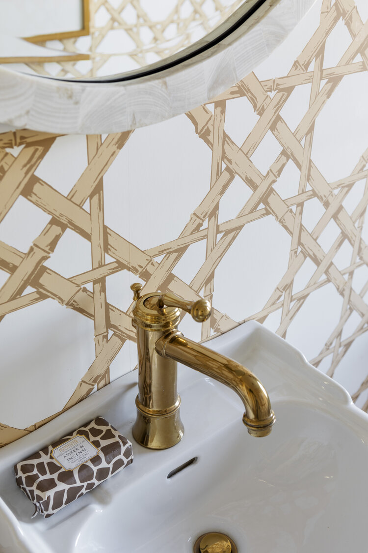 One peek at this Digs Design paradise and you'll feel like you're a million miles away! Calming, soothing and totally vacation worthy, feel free to tour this one again and again. Photography: Greg Premru @gregpremru Stylist: @karinlidbeck Architect CWA Architect @arner_architect