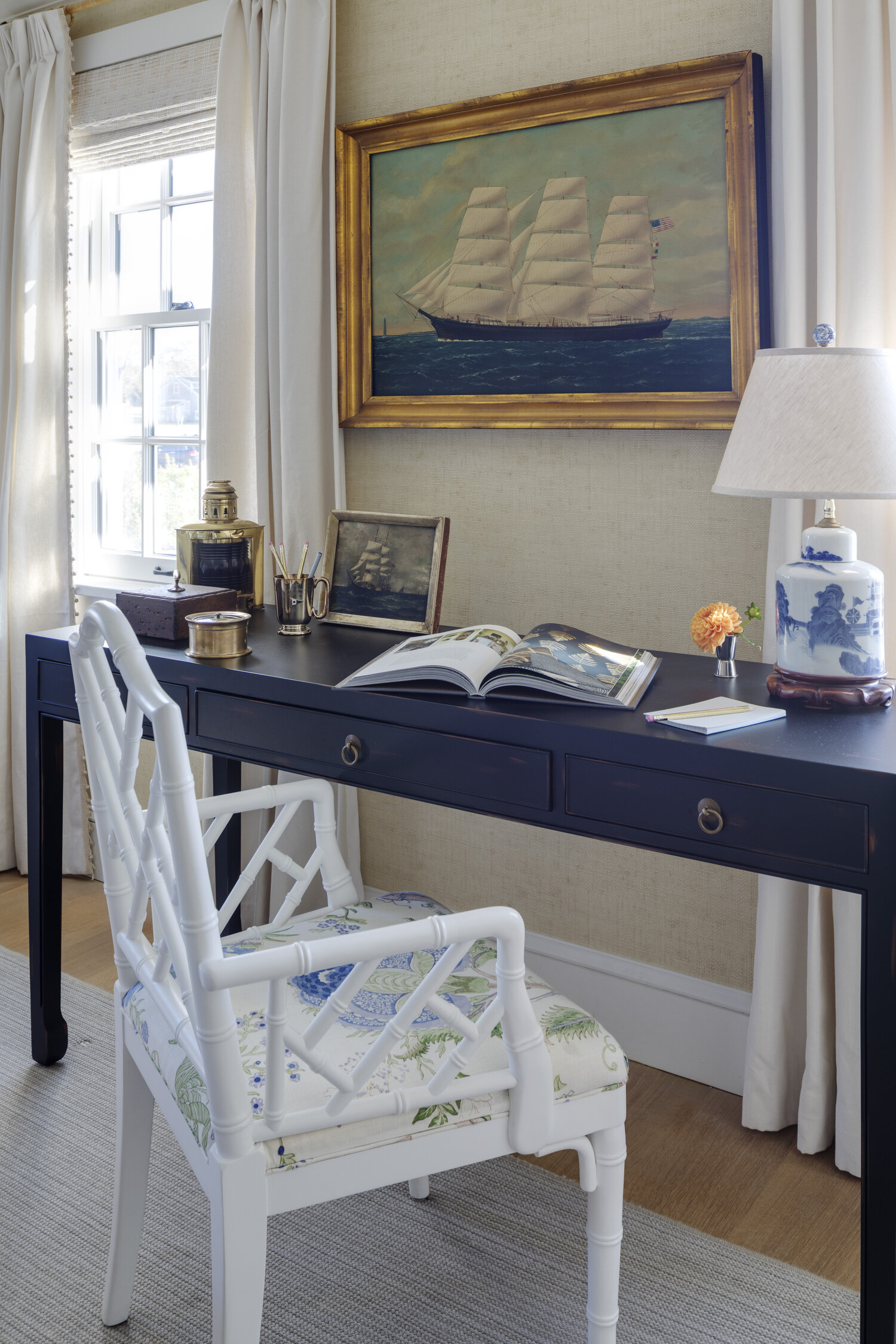 One peek at this Digs Design paradise and you'll feel like you're a million miles away! Calming, soothing and totally vacation worthy, feel free to tour this one again and again. Photography: Greg Premru @gregpremru Stylist: @karinlidbeck Architect CWA Architect @arner_architect