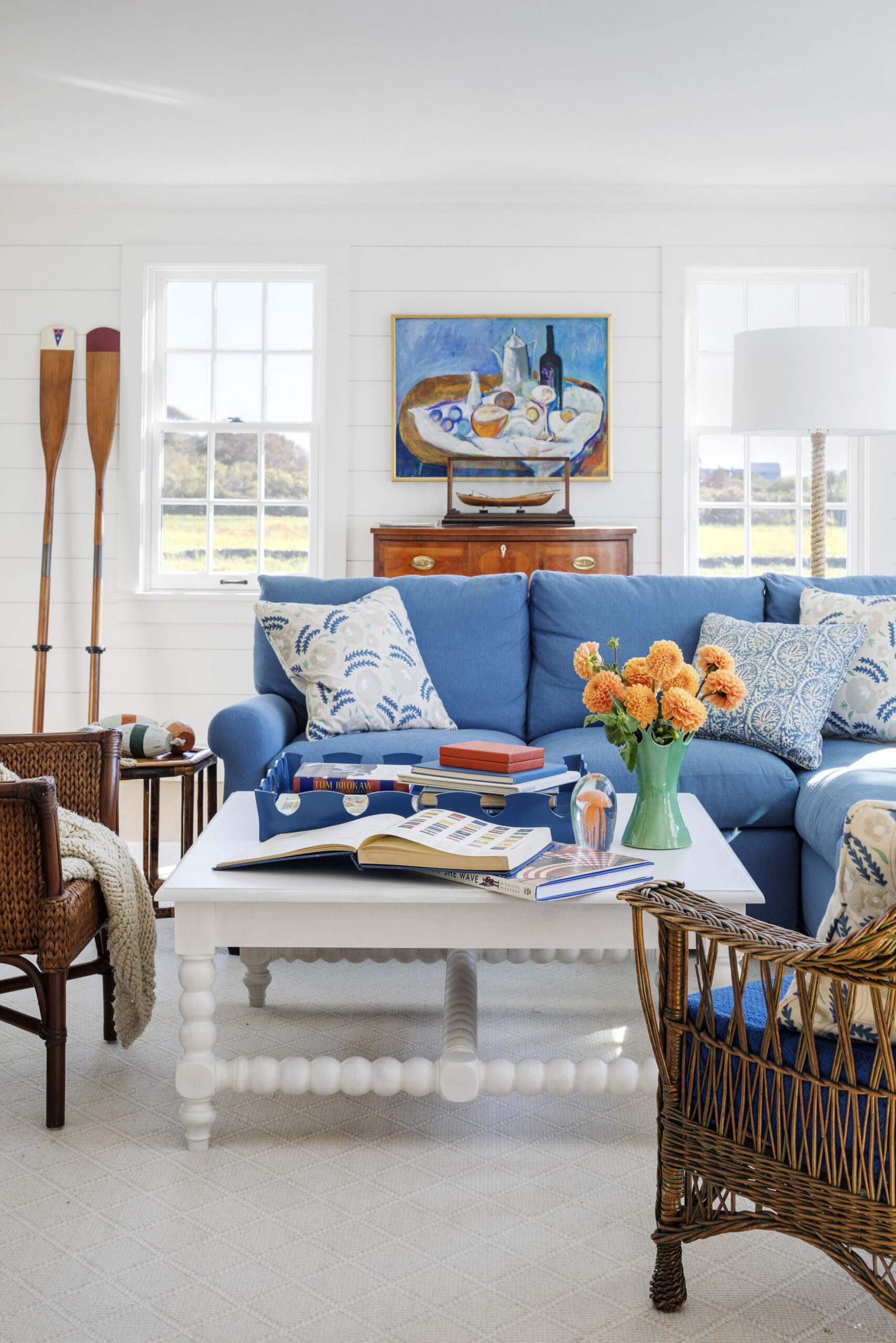 One peek at this Digs Design paradise and you'll feel like you're a million miles away! Calming, soothing and totally vacation worthy, feel free to tour this one again and again. Photography: Greg Premru @gregpremru Stylist: @karinlidbeck Architect CWA Architect @arner_architect