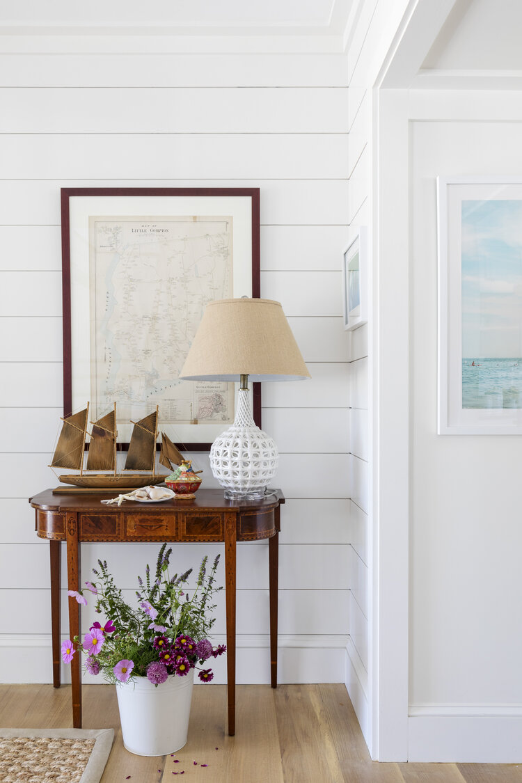 One peek at this Digs Design paradise and you'll feel like you're a million miles away! Calming, soothing and totally vacation worthy, feel free to tour this one again and again. Photography: Greg Premru @gregpremru Stylist: @karinlidbeck Architect CWA Architect @arner_architect