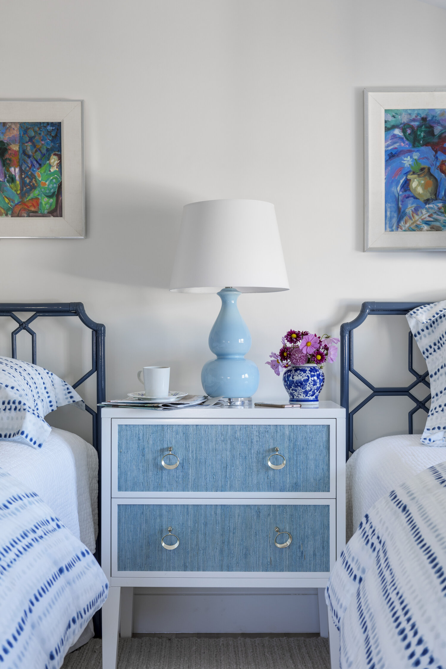 One peek at this Digs Design paradise and you'll feel like you're a million miles away! Calming, soothing and totally vacation worthy, feel free to tour this one again and again. Photography: Greg Premru @gregpremru Stylist: @karinlidbeck Architect CWA Architect @arner_architect