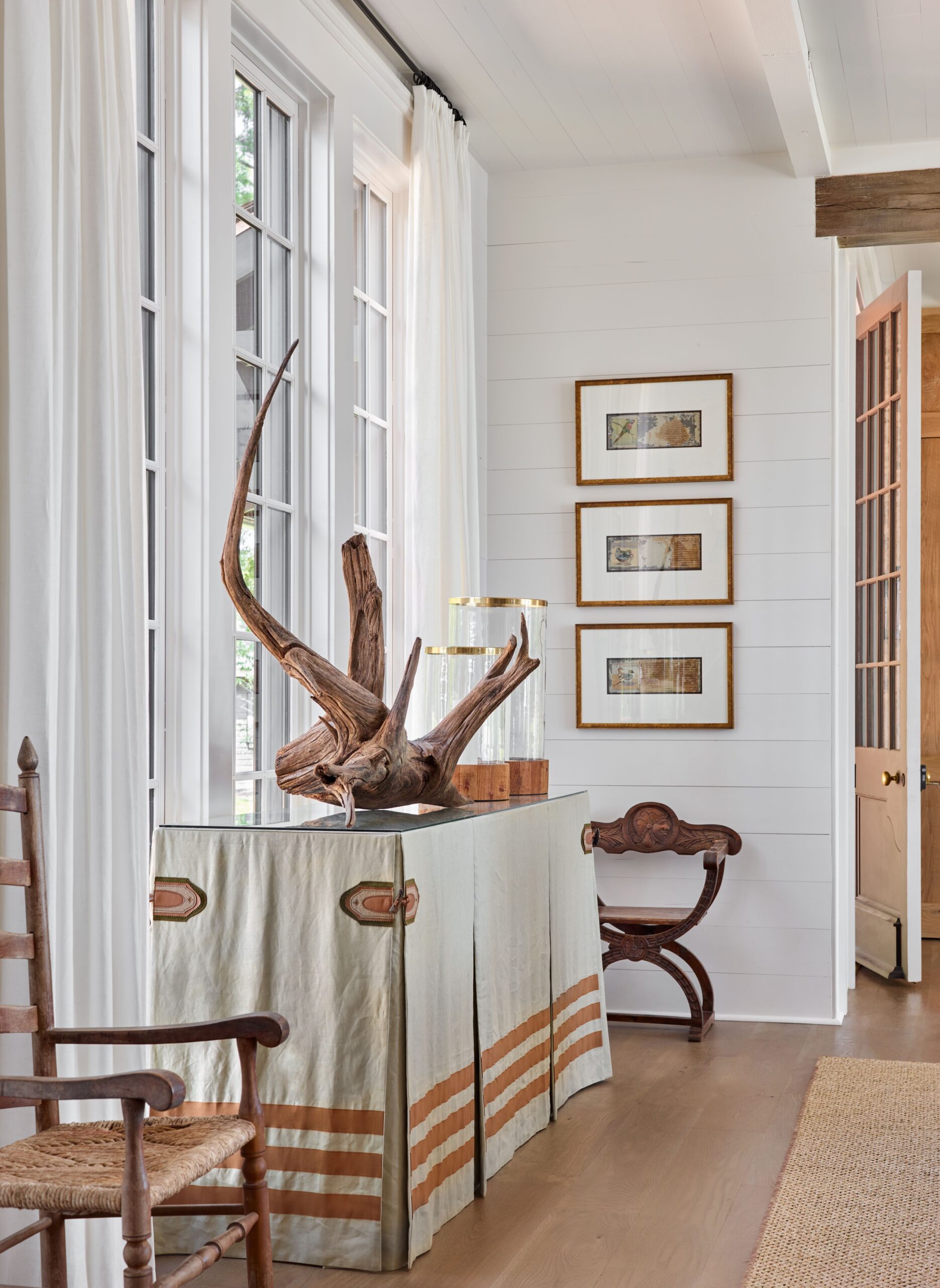 If you’re looking for inspiration to transform your home into a beautiful and functional space, look no further than the beautiful interior design of a favorite designer. With a focus on Southern charm and a love for classic design elements, her work is both timeless and on-trend. Ashley Gilbreath Interior Design , Emily Followill Photography