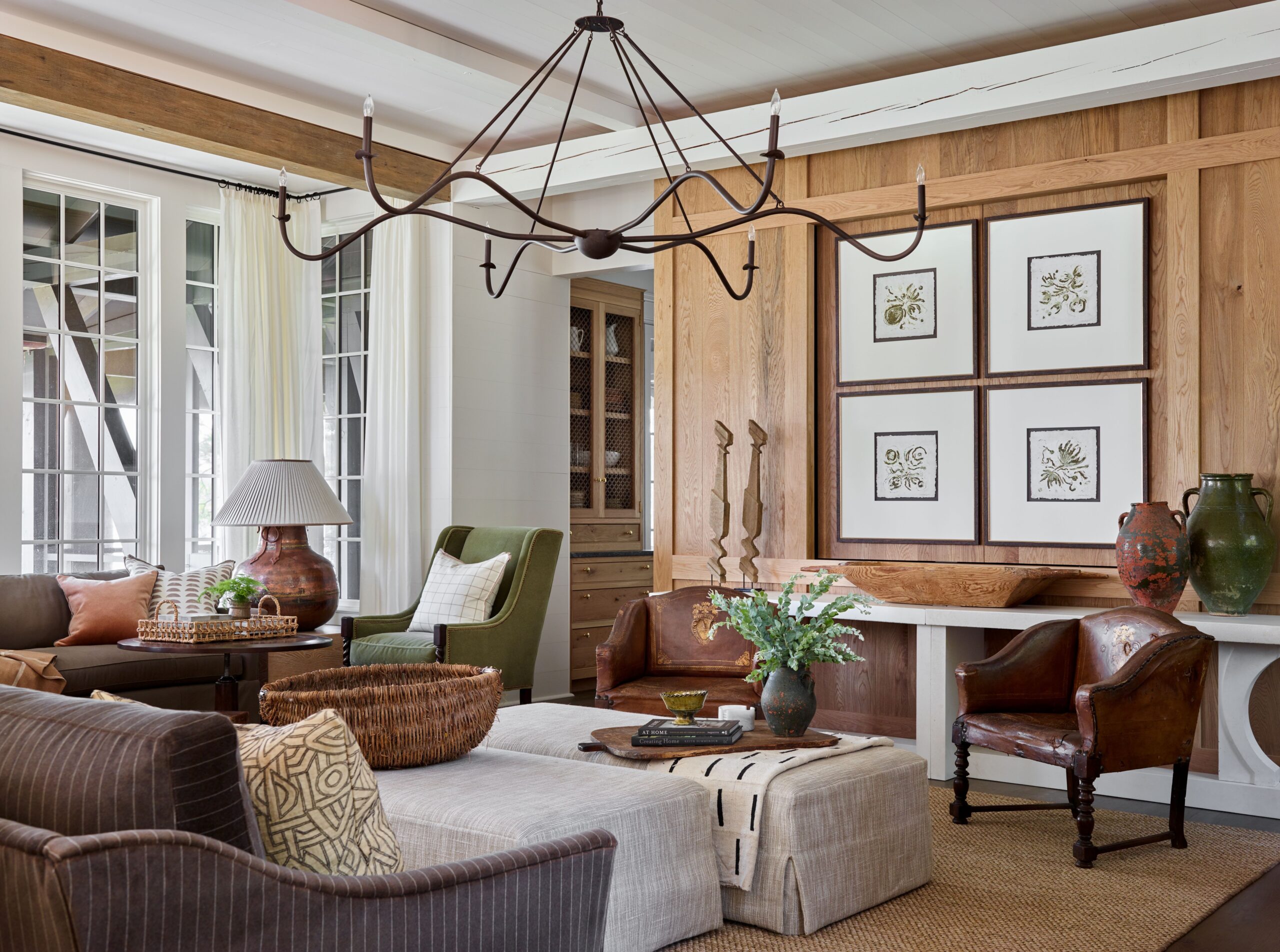 Few things are quite as fun as stepping through the front door of someone else’s home–especially if it’s as beautiful as this Lake Martin home designed by Chris Tippett of TSB and by one of our favorite architects, Ashley Gilbreath Interior Design. Emily Followill Photography