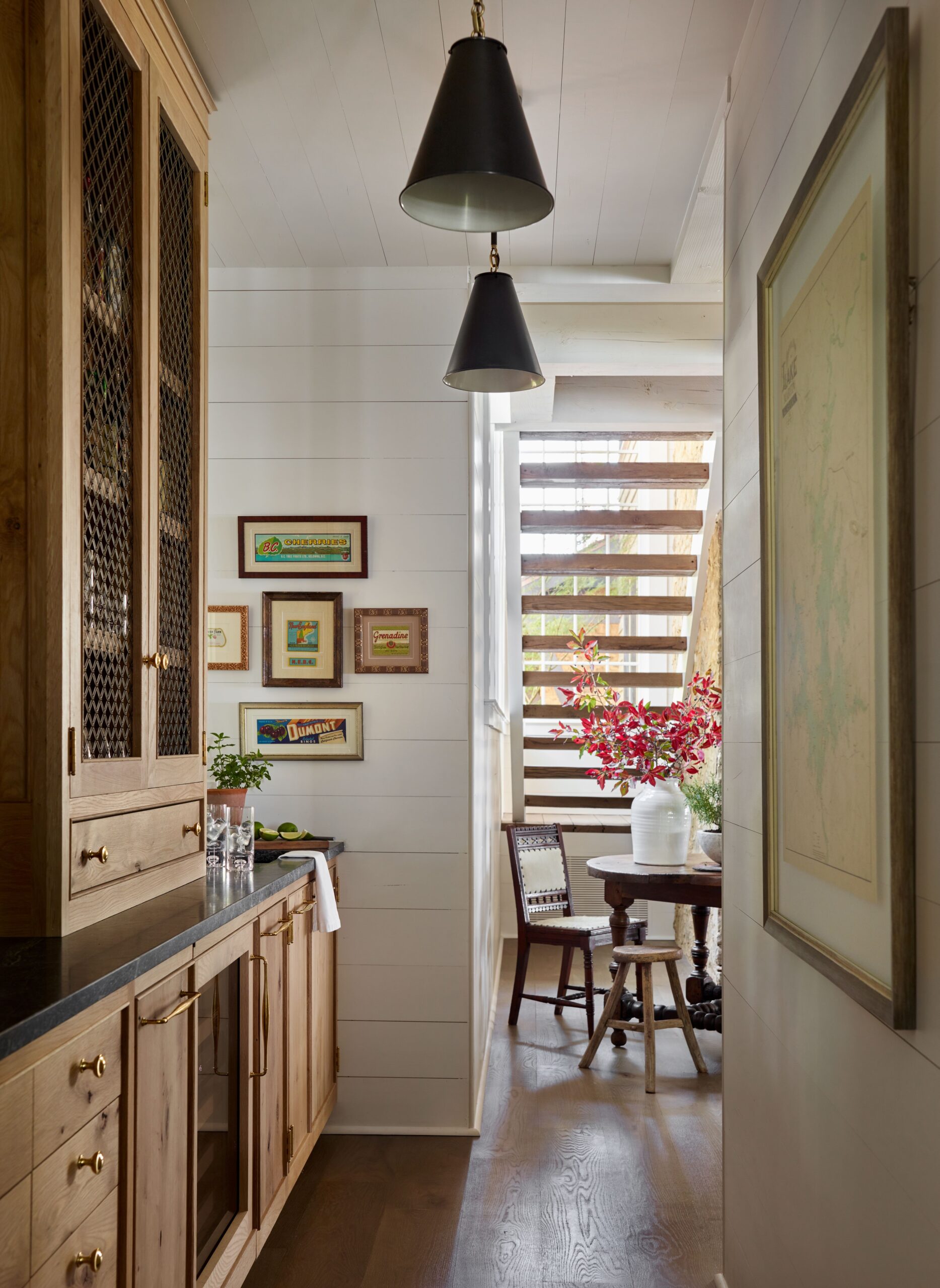 Few things are quite as fun as stepping through the front door of someone else’s home–especially if it’s as beautiful as this Lake Martin home designed by Chris Tippett of TSB and by one of our favorite architects, Ashley Gilbreath Interior Design. Emily Followill Photography