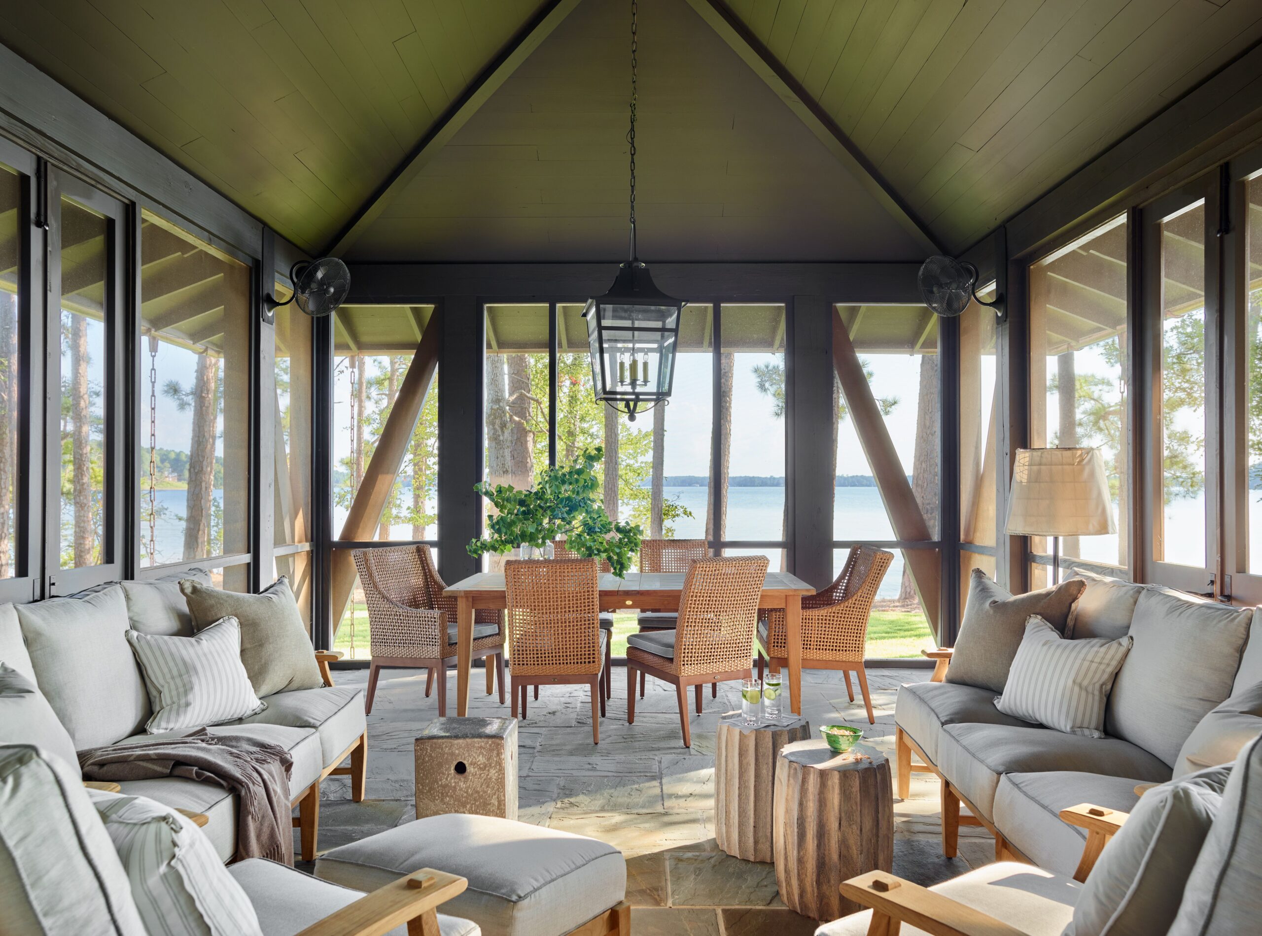 Few things are quite as fun as stepping through the front door of someone else’s home–especially if it’s as beautiful as this Lake Martin home designed by Chris Tippett of TSB and by one of our favorite architects, Ashley Gilbreath Interior Design. Emily Followill Photography