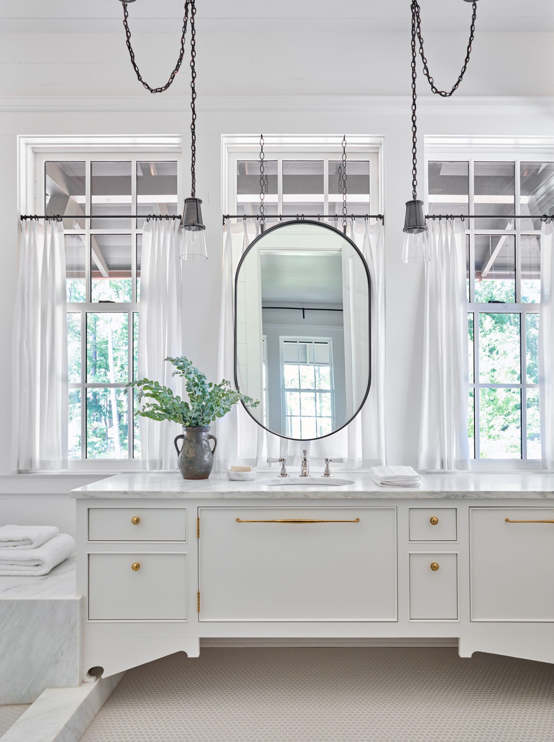 If you’re looking for inspiration to transform your home into a beautiful and functional space, look no further than the beautiful interior design of a favorite designer. With a focus on Southern charm and a love for classic design elements, her work is both timeless and on-trend. Ashley Gilbreath Interior Design , Emily Followill Photography