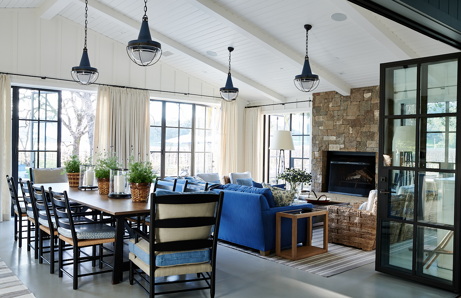 We're back today with a stunning home tour for the books, one that speaks to the very heart of the chic gorgeousness and soothing yet utterly stylish simplicity that we're always hoping to achieve. If you could use a break, don't miss this stunning Mark D. Sikes designed home in Napa Valley beautifully photographed by Amy Neunsinger Photography