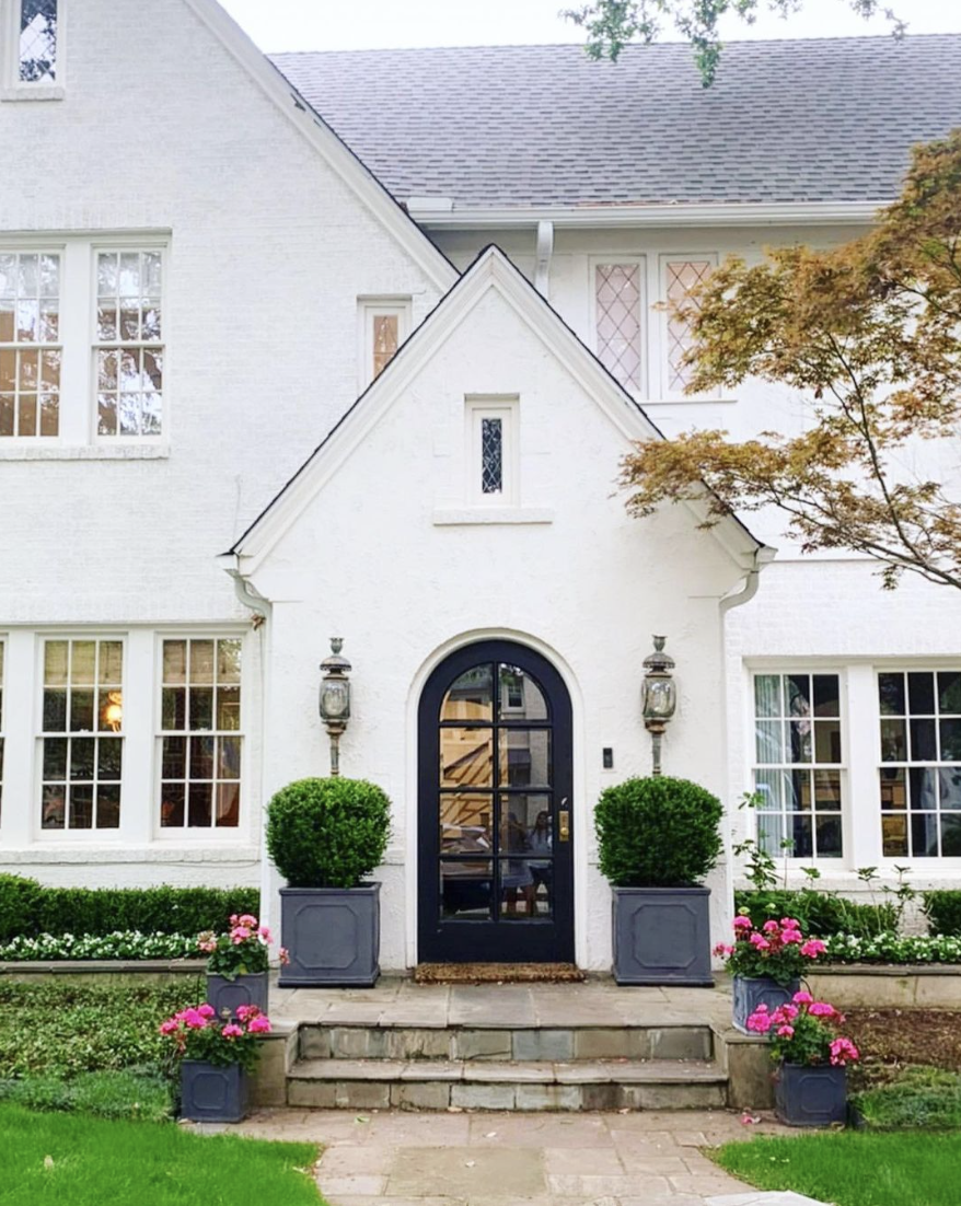 There is absolutely nothing like making an entrance, a grand first impression, in our lives and in our homes. These ten jaw-dropping homes, photographed by The Potted Boxwood are the best of the best when it comes to curb appeal.