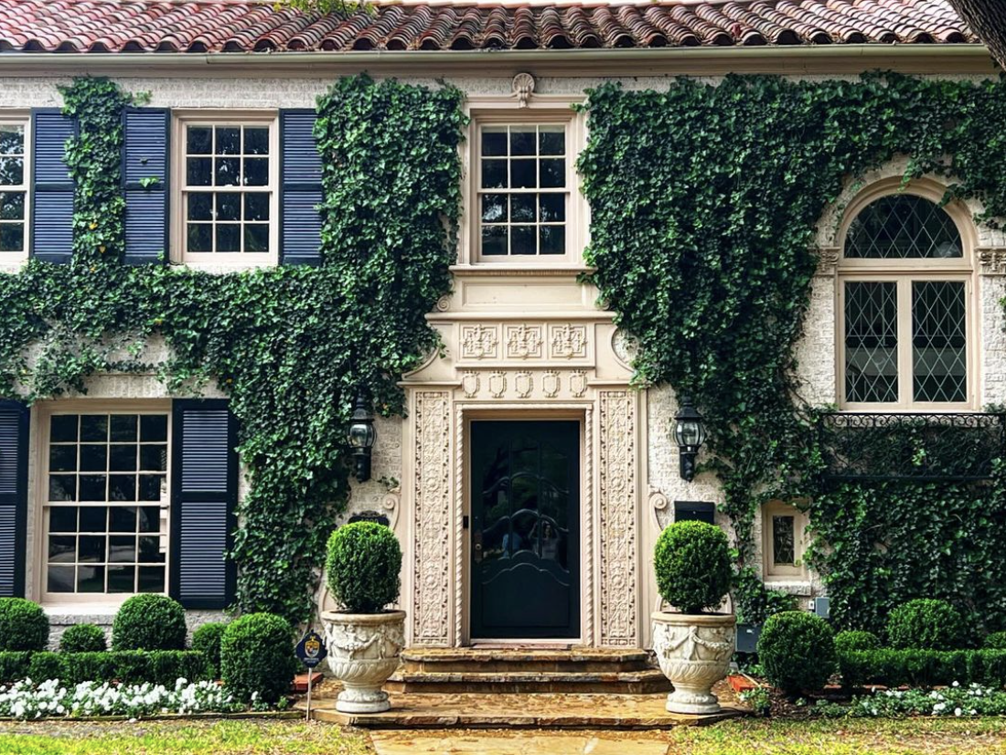 10 Jaw-Dropping Homes That Redefine Curb Appeal