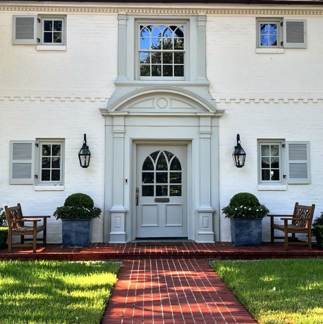 There is absolutely nothing like making an entrance, a grand first impression, in our lives and in our homes. These ten jaw-dropping homes, photographed by The Potted Boxwood are the best of the best when it comes to curb appeal.