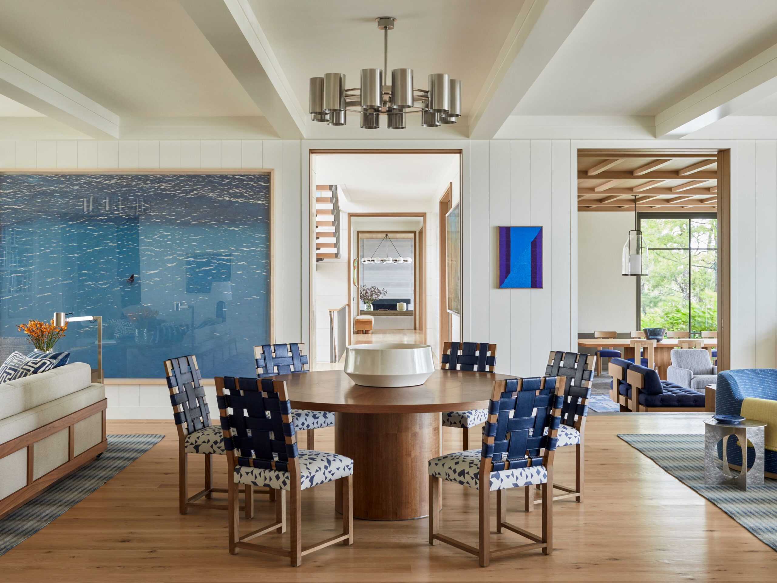 Summer may be coming to an end, but we think the fall is one of the absolute best times to enjoy a seaside cottage, like this breathtaking Martha's Vineyard retreat design by Interior Designer Mark Cunningham and Architect John B. Murray. - Eric Piasecki Photography