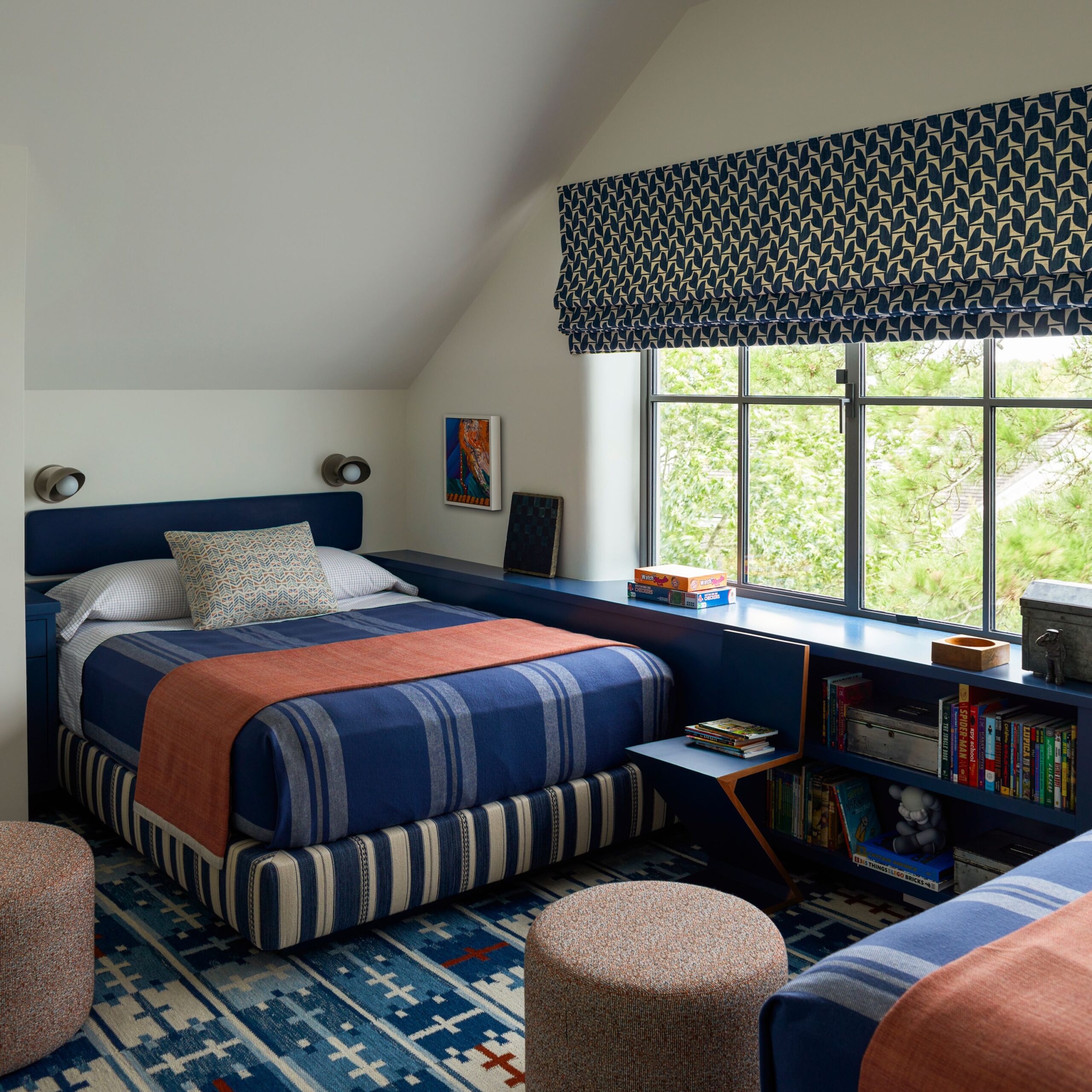 Summer may be coming to an end, but we think the fall is one of the absolute best times to enjoy a seaside cottage, like this beautiful Martha's Vineyard retreat design by Interior Designer Mark Cunningham and Architect John B. Murray. - Eric Piasecki Photography