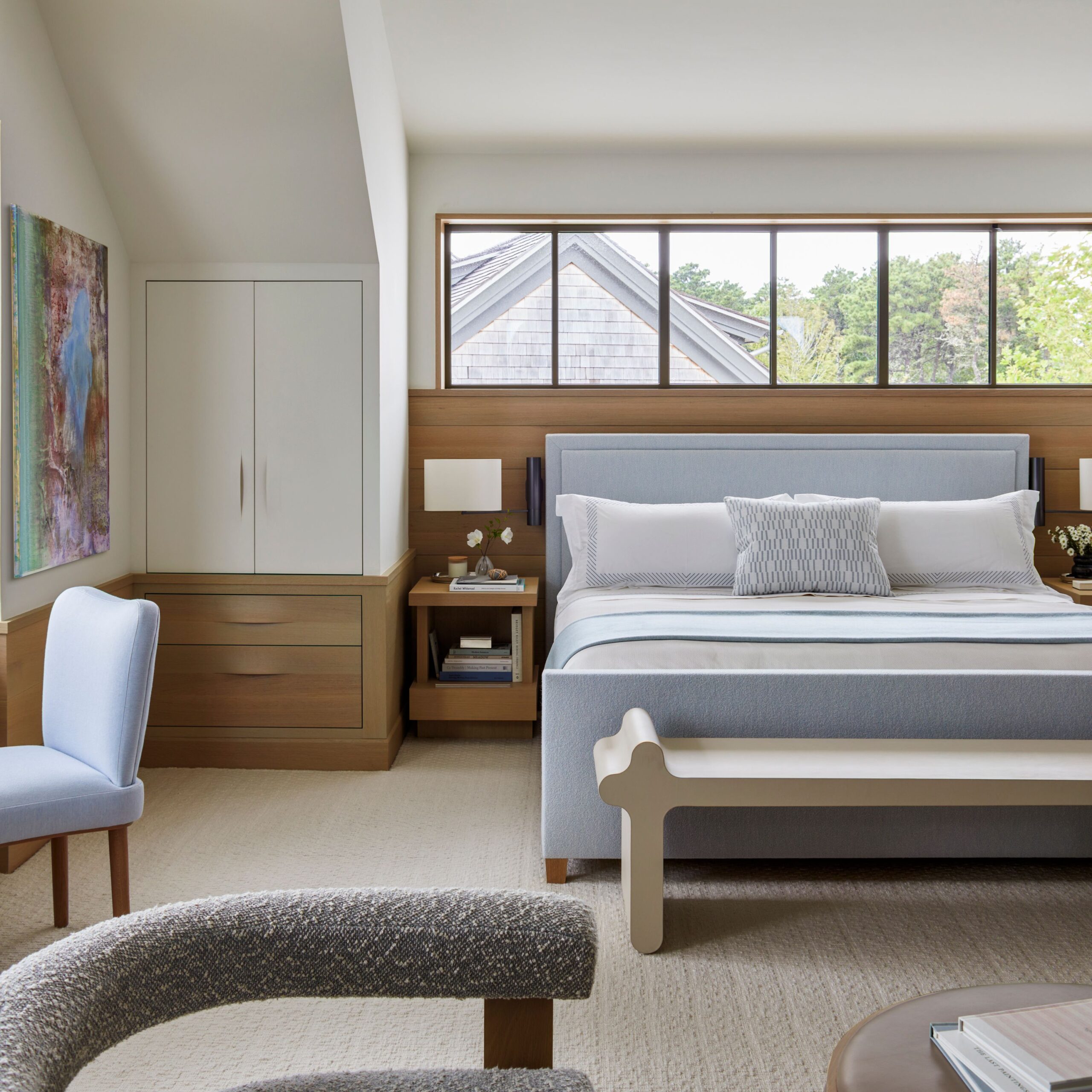 Summer may be coming to an end, but we think the fall is one of the absolute best times to enjoy a seaside cottage, like this beautiful Martha's Vineyard retreat design by Interior Designer Mark Cunningham and Architect John B. Murray. - Eric Piasecki Photography