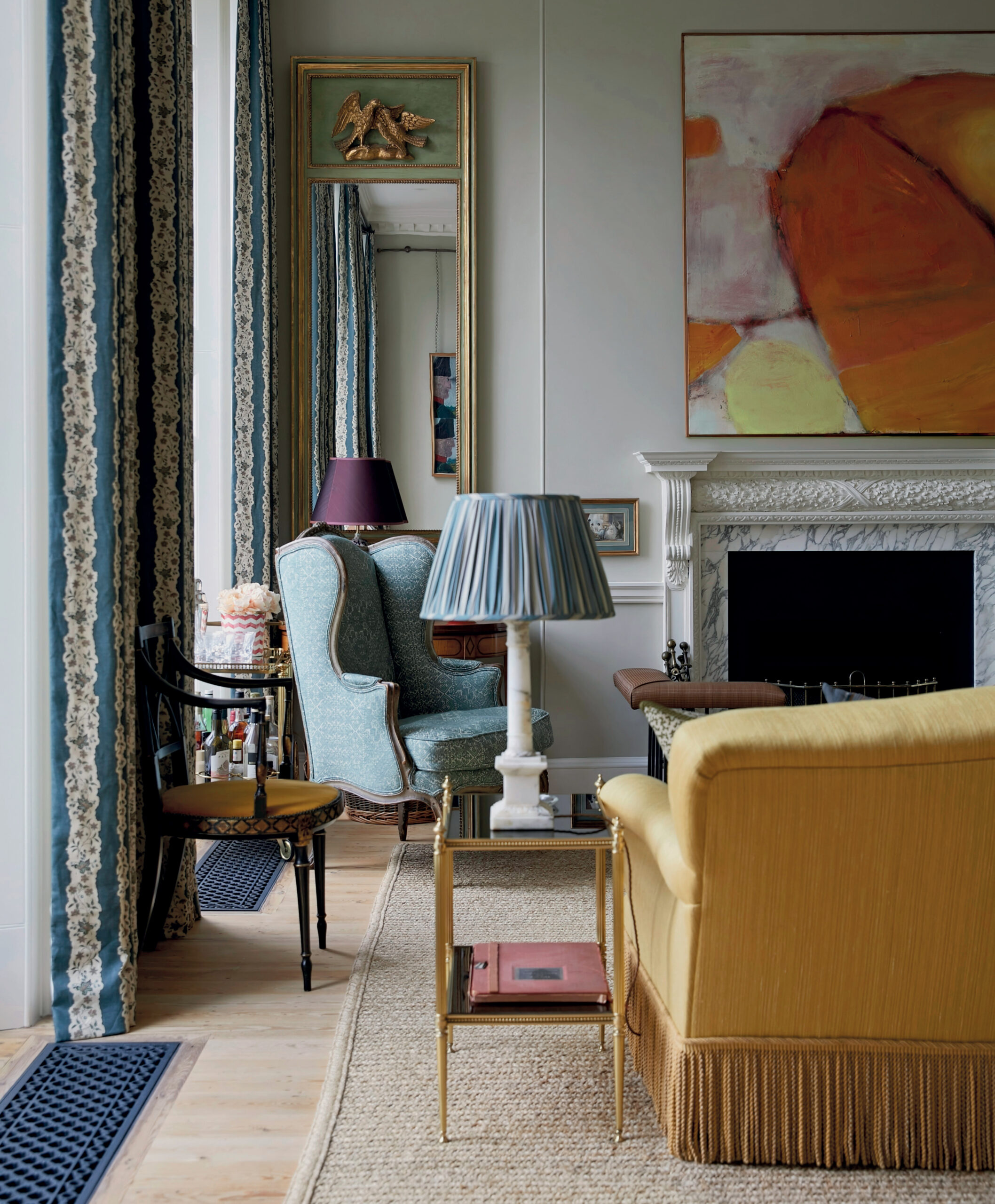 Ben Pentreath, a champion of English design masterfully demonstrates the art of infusing traditional elegance with contemporary elements, crafting homes and spaces that exude sophistication, glamour, and an infusion of color.  Ben Pentreath Photography