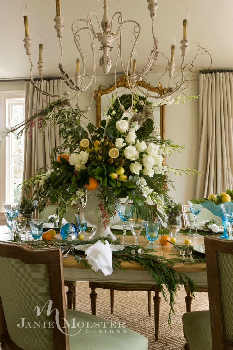 Janie Molster Design | Gordon Beall PhotographyThe holiday season will be here before we know it! As we prepare to gather with loved ones, it’s the perfect time to transform our dining rooms into magical holiday spaces that reflect the warmth and joy of the season.