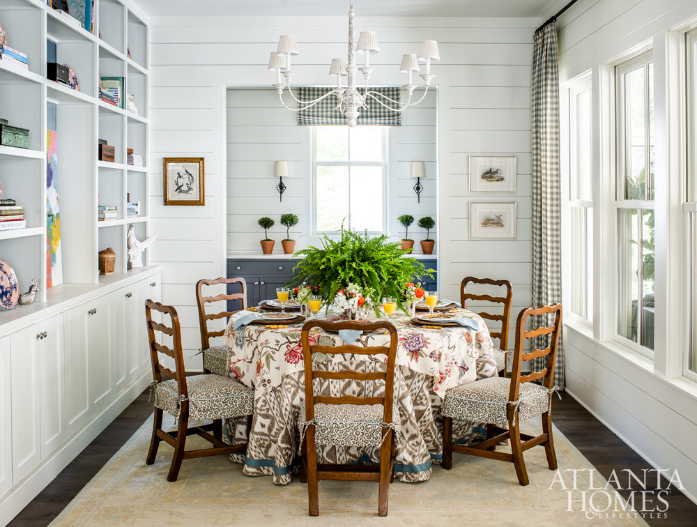 Atlanta Homes & Lifestyles | Interior Designer:  Anna-Lousie Wolfe | Photography: Jeff HerrThe holiday season will be here before we know it! As we prepare to gather with loved ones, it’s the perfect time to transform our dining rooms into magical holiday spaces that reflect the warmth and joy of the season.