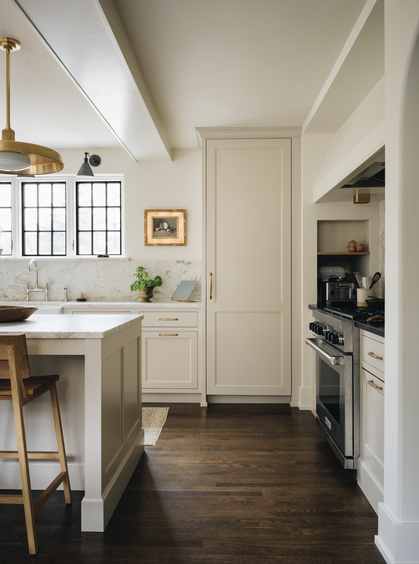 for the right balance in any home, there is absolutely nothing like a well-placed antique  or vintage piece.  They instantly ground a room and give it a sense of place and history and Jean Stoffer is an expert at achieving this look. Stoffer Photography Interiors