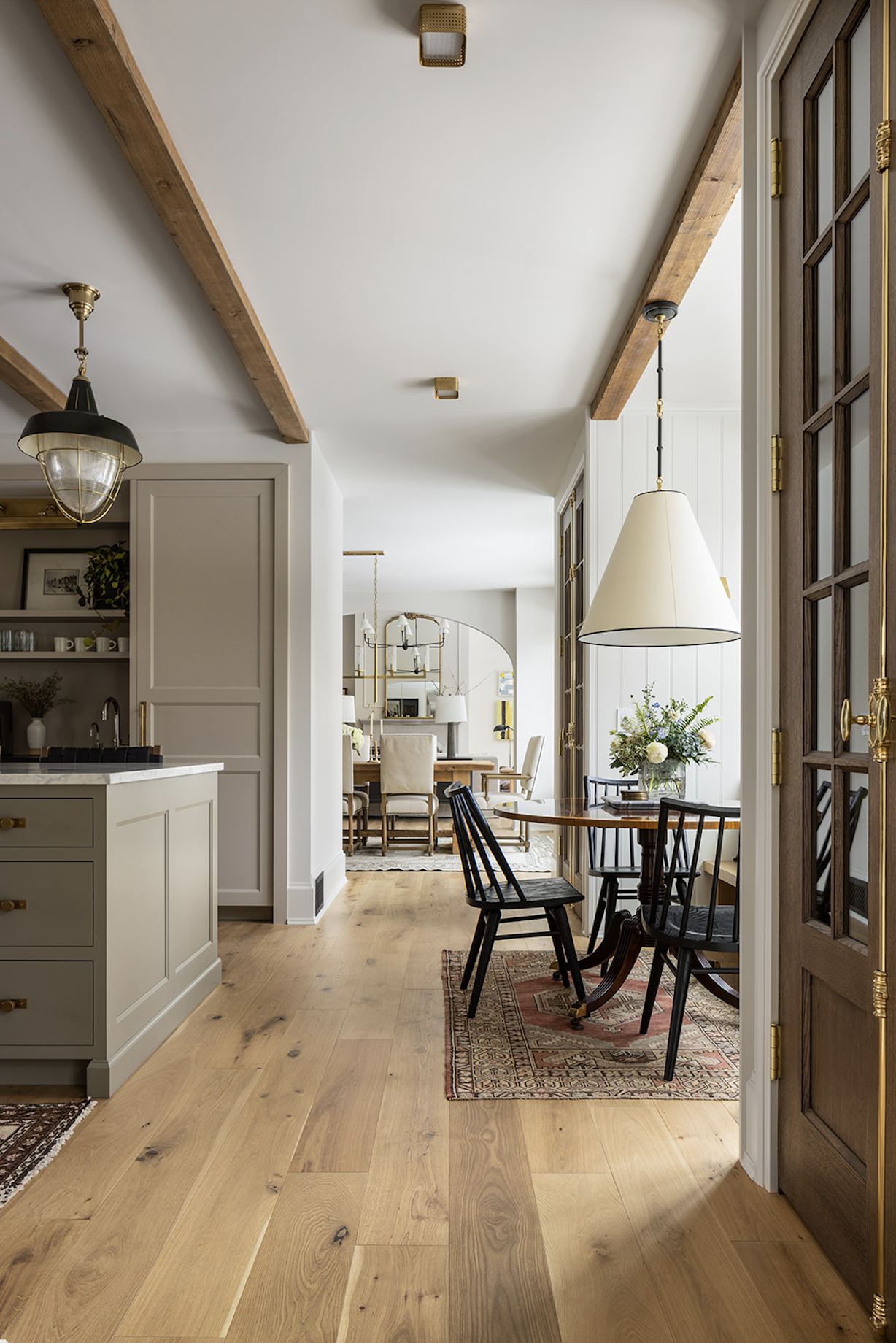 The Art of Incorporating Vintage Pieces in Interior Design