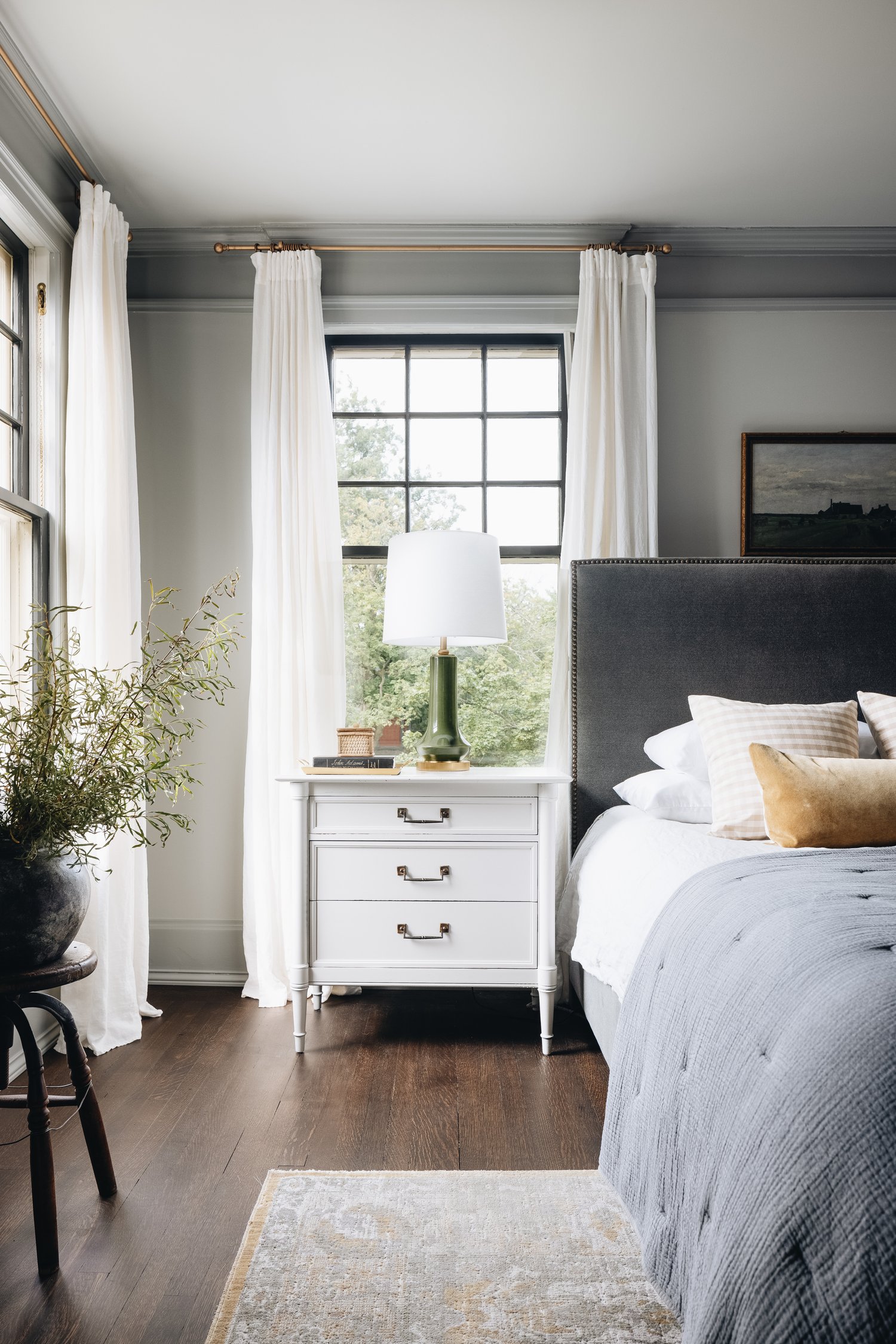 for the right balance in any home, there is absolutely nothing like a well-placed antique  or vintage piece.  They instantly ground a room and give it a sense of place and history and Jean Stoffer is an expert at achieving this look. Stoffer Photography Interiors