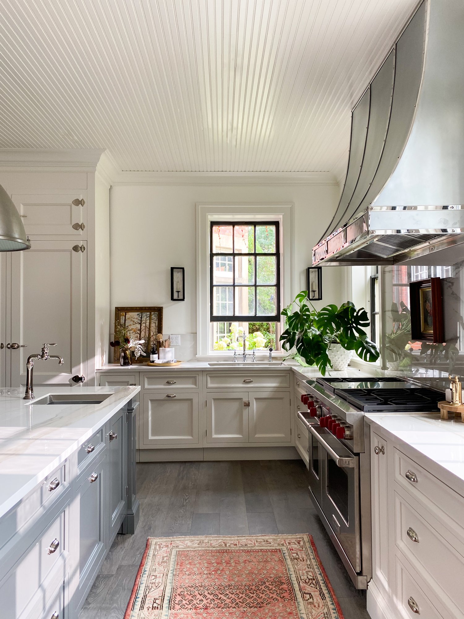for the right balance in any home, there is absolutely nothing like a well-placed antique  or vintage piece.  They instantly ground a room and give it a sense of place and history and Jean Stoffer is an expert at achieving this look. Stoffer Photography Interiors