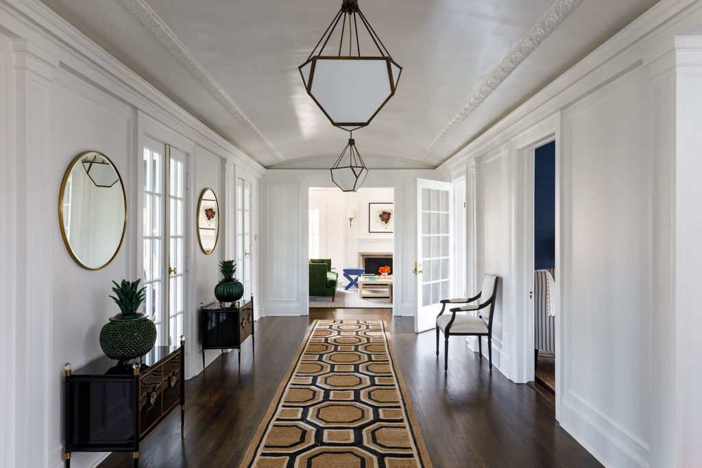 Beauty, sophistication and beautiful design details are just a few of the things that come to mind when we think of Alexandra Kaehler stunning work. It's those little things that we think make Kaehler's work shine the very most.PHOTOGRAPHER: AIMEE MAZZENGA STYLIST: CATE RAGAN