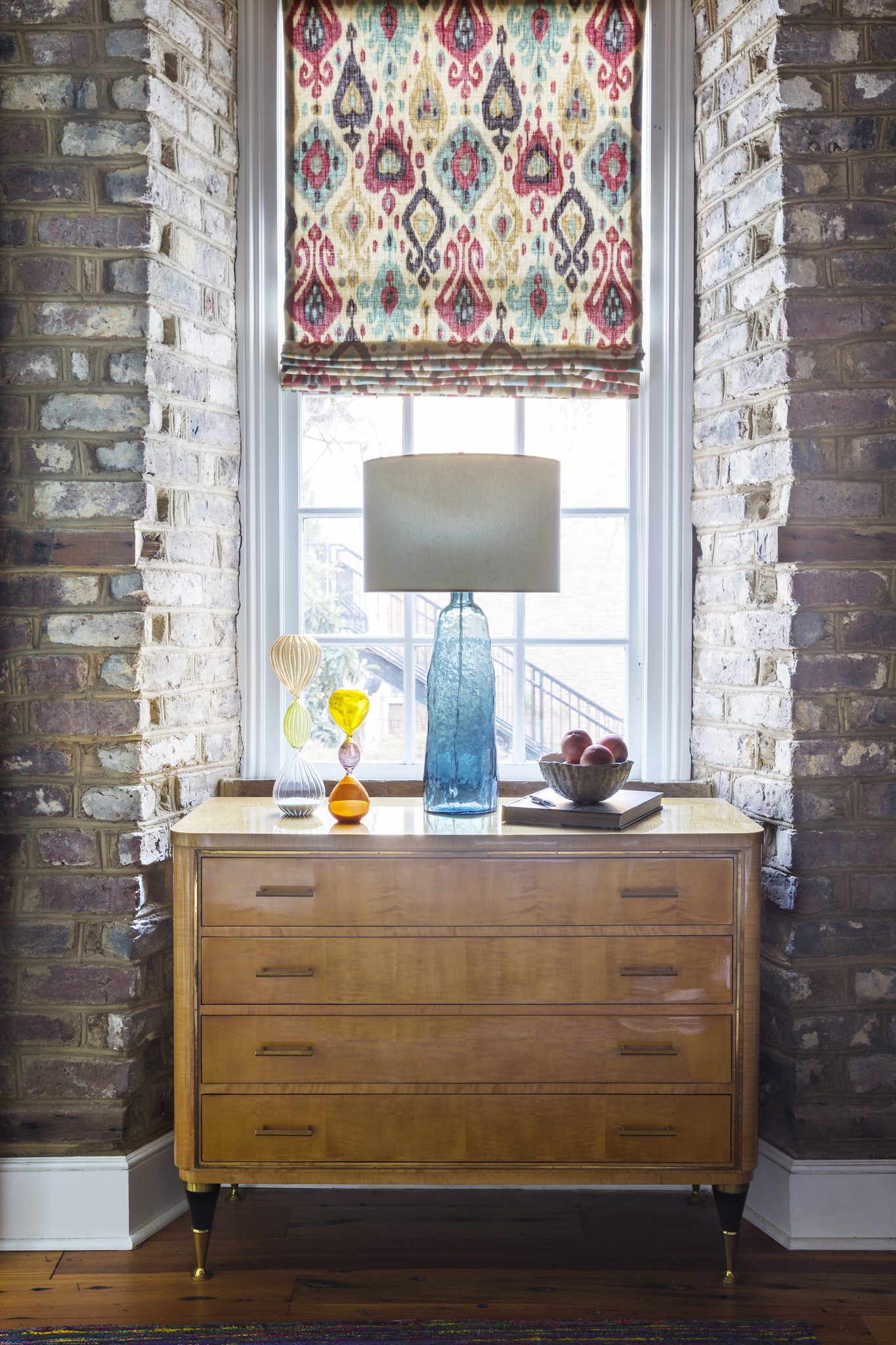 f you've ever dreamed of having your own pied-à-terre brimming with character, we have just the tour for you today!  Located in the enchanting city of Charleston, SC,  this retreat designed by Michael Mitchell is a special getaway for a  couple from Greenville. Photographer: Nancy Nolan Stylist: Ellen Scruggs