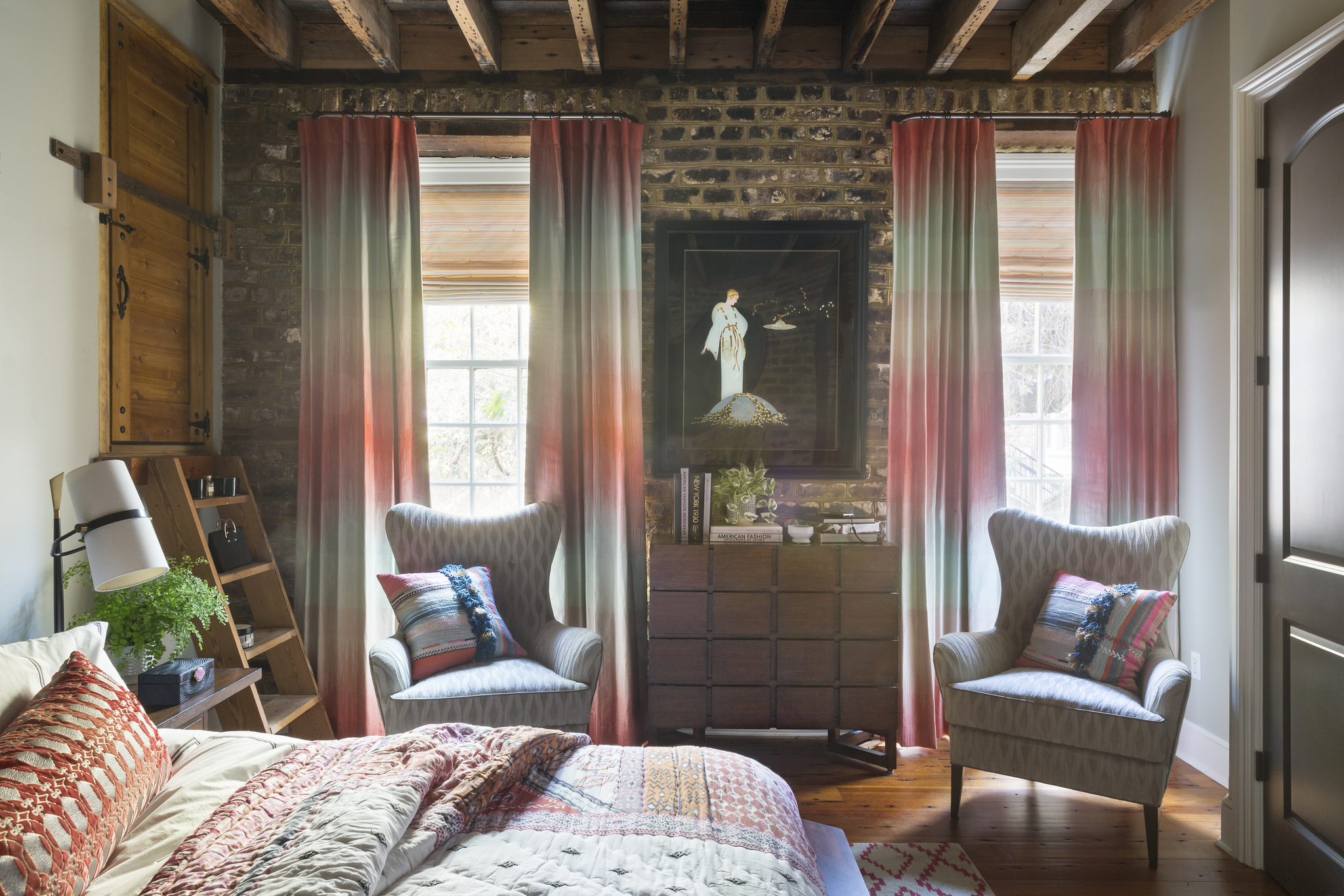 f you've ever dreamed of having your own pied-à-terre brimming with character, we have just the tour for you today!  Located in the enchanting city of Charleston, SC,  this retreat designed by Michael Mitchell is a special getaway for a  couple from Greenville. Photographer: Nancy Nolan Stylist: Ellen Scruggs
