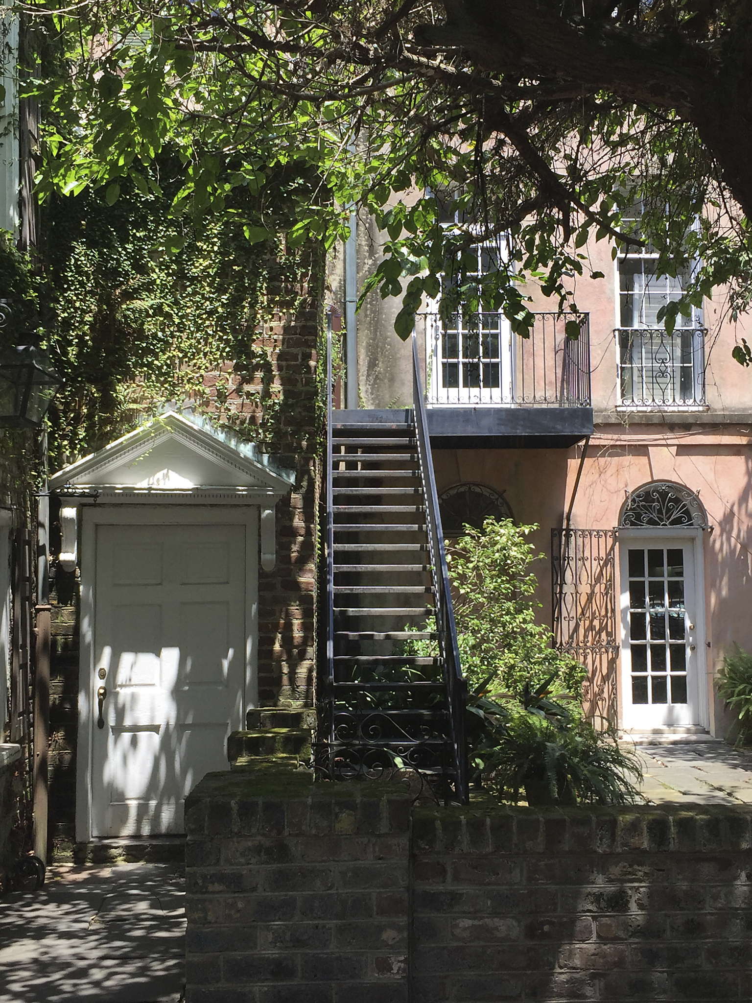 f you've ever dreamed of having your own pied-à-terre brimming with character, we have just the tour for you today!  Located in the enchanting city of Charleston, SC,  this retreat designed by Michael Mitchell is a special getaway for a  couple from Greenville.Photographer: Nancy Nolan Stylist: Ellen Scruggs