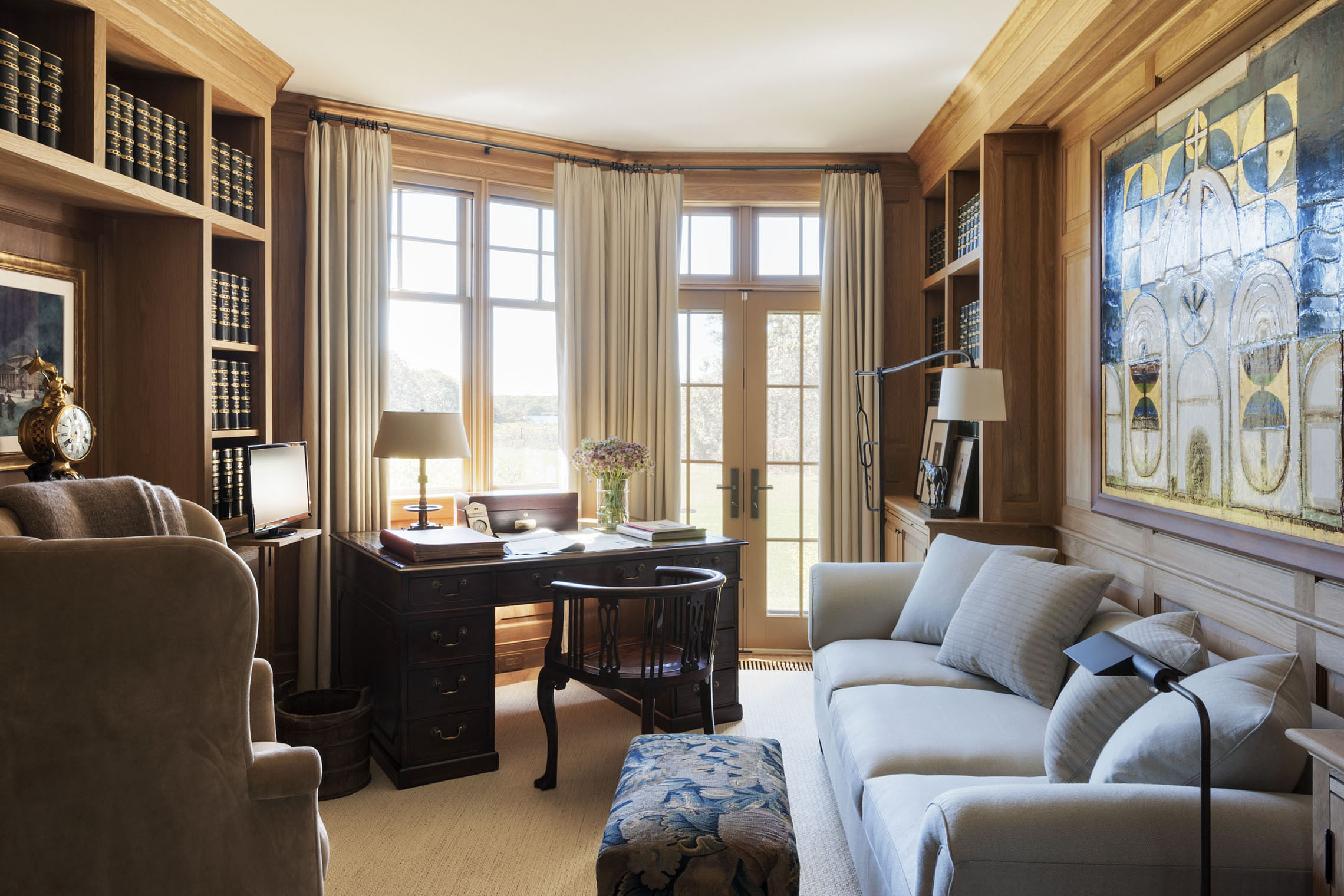 Great design is all about the details. And no one’s work embodies that more than the good taste of Mark Cunningham.  With his brilliant use of layering in interior design, he creates chic and sophisticated spaces that are perfect for family living!  